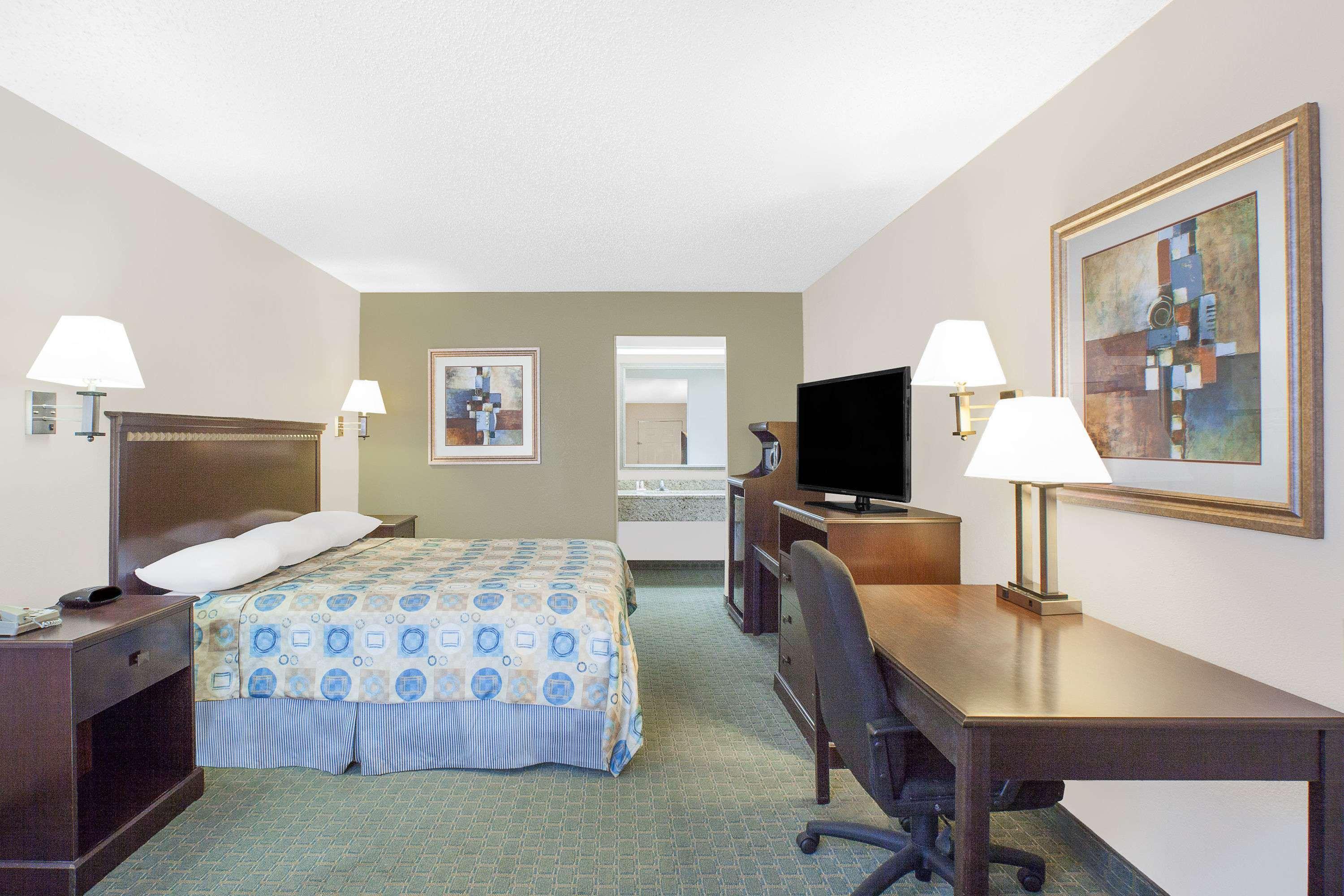 Super 8 by Wyndham Corpus Christi — photo 5
