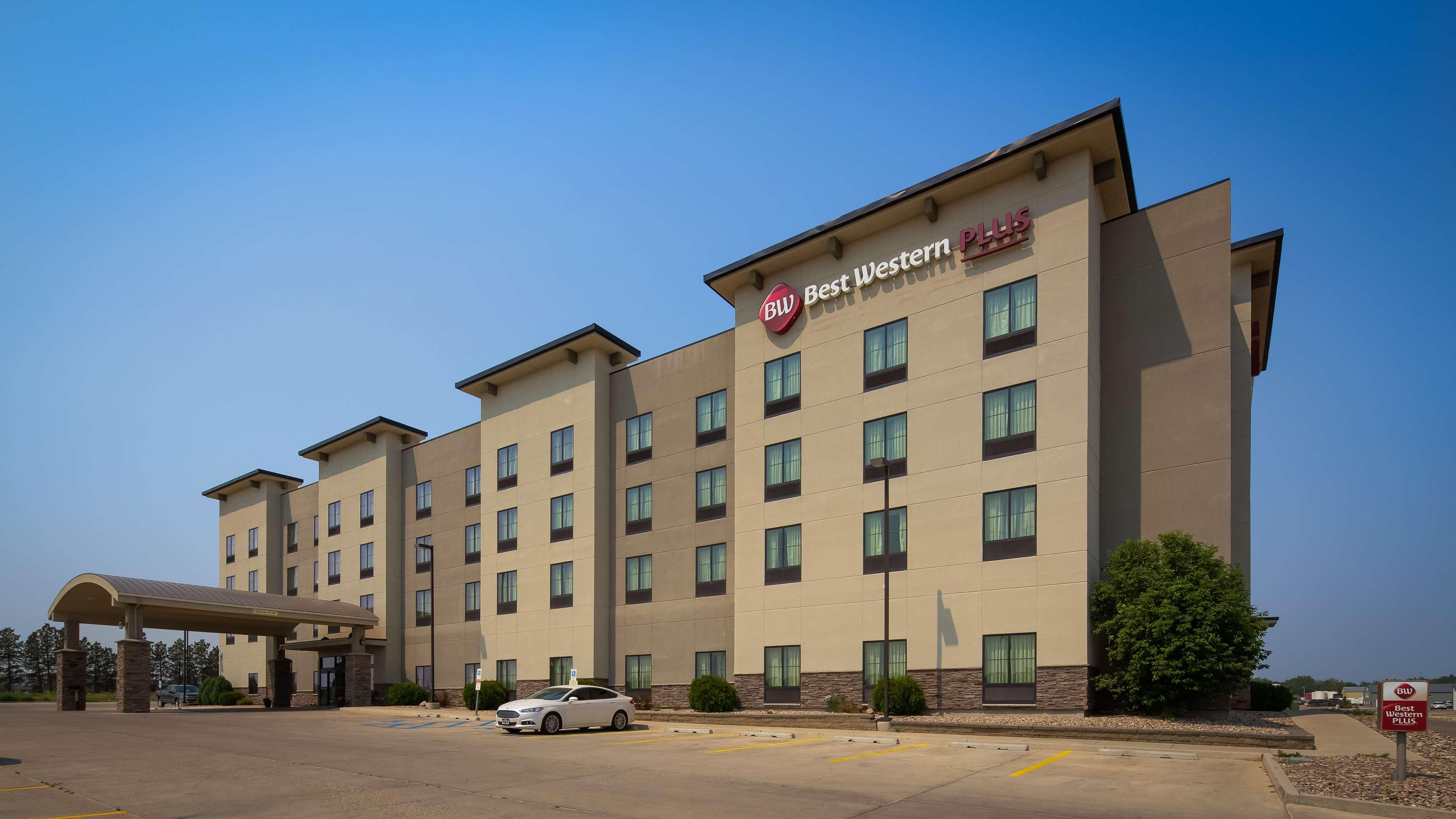 Best Western Plus Williston Hotel & Suites — photo 5