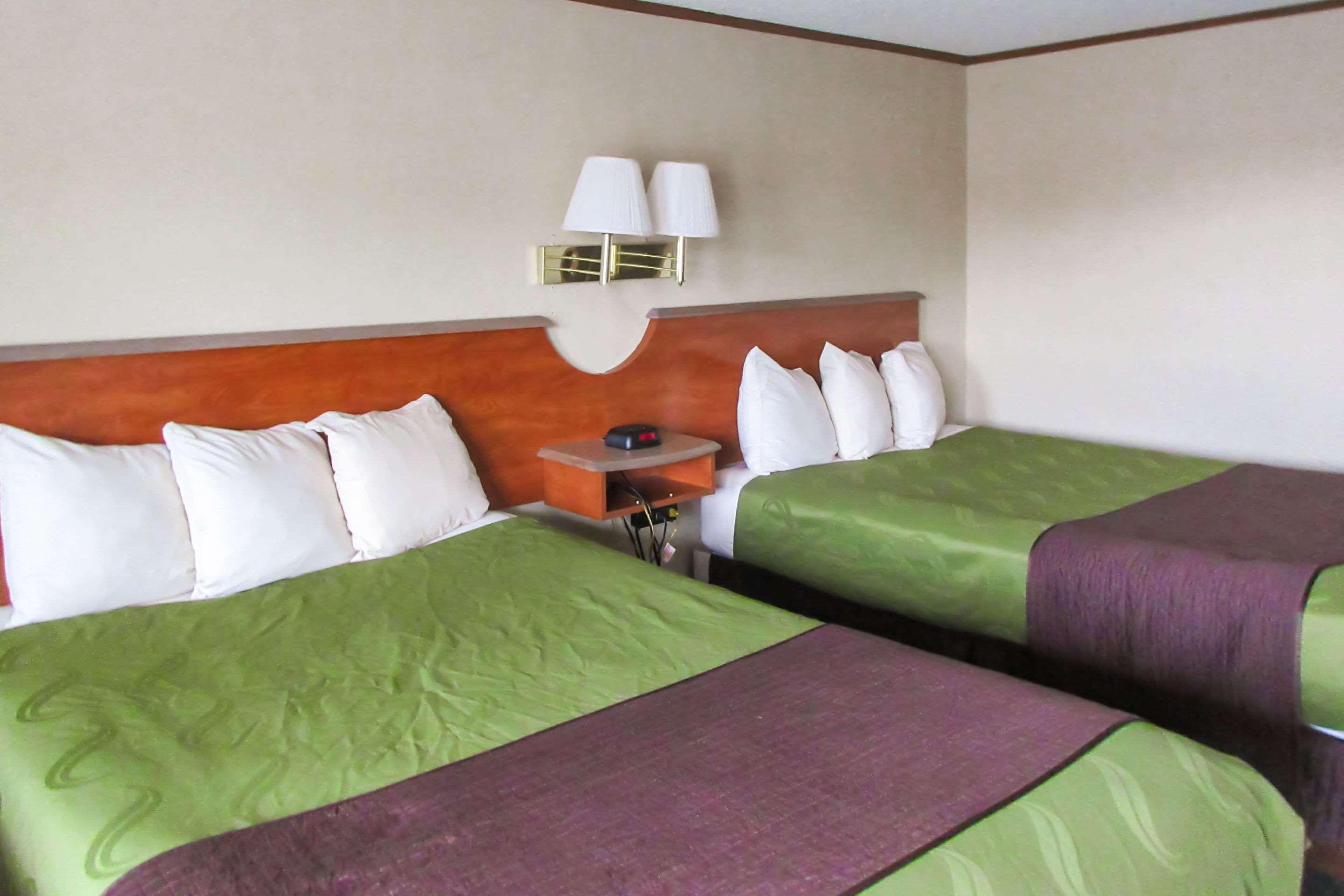 Rodeway Inn & Suites — photo 4