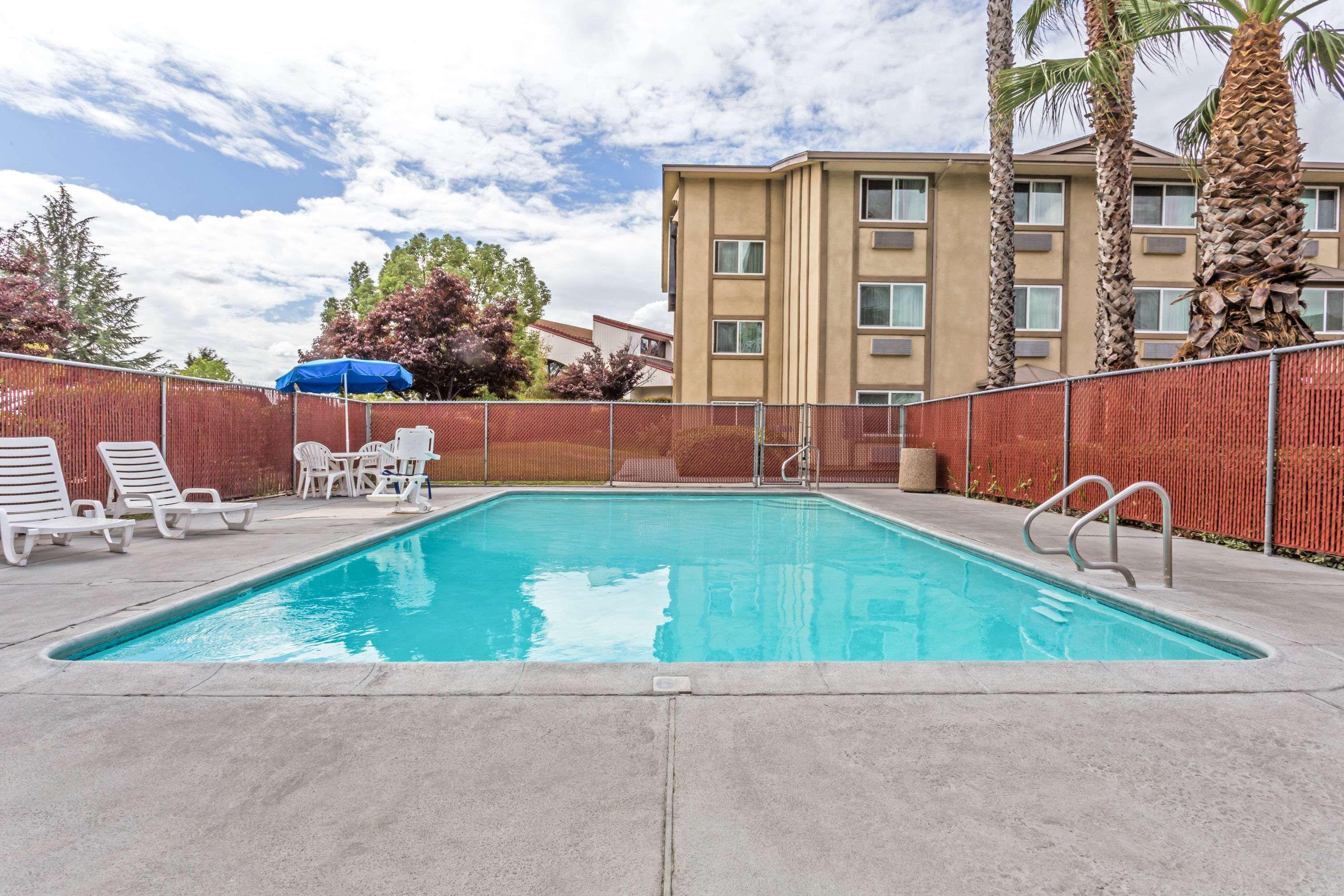 Super 8 by Wyndham Sacramento North — photo 5