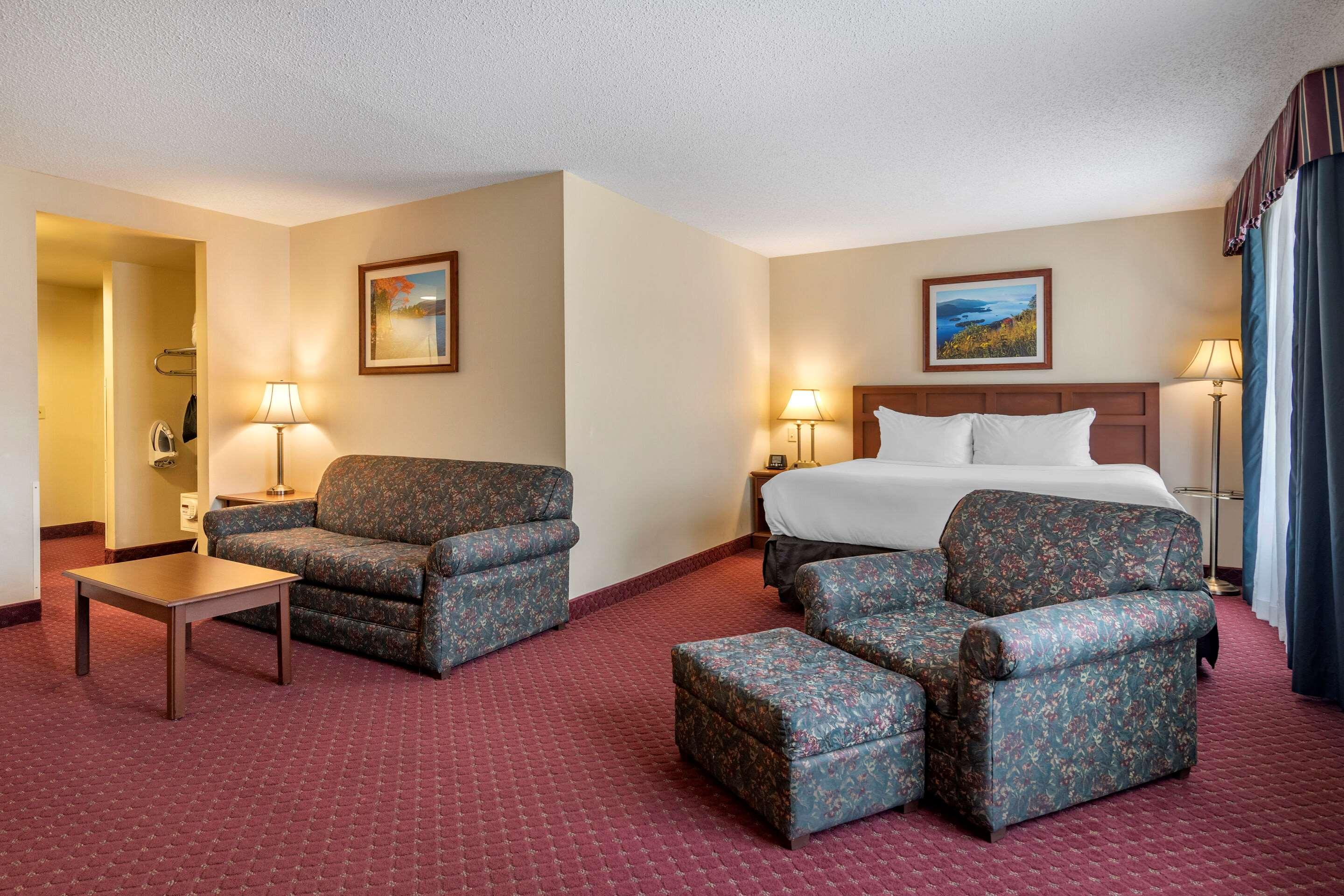 Comfort Inn & Suites — photo 4