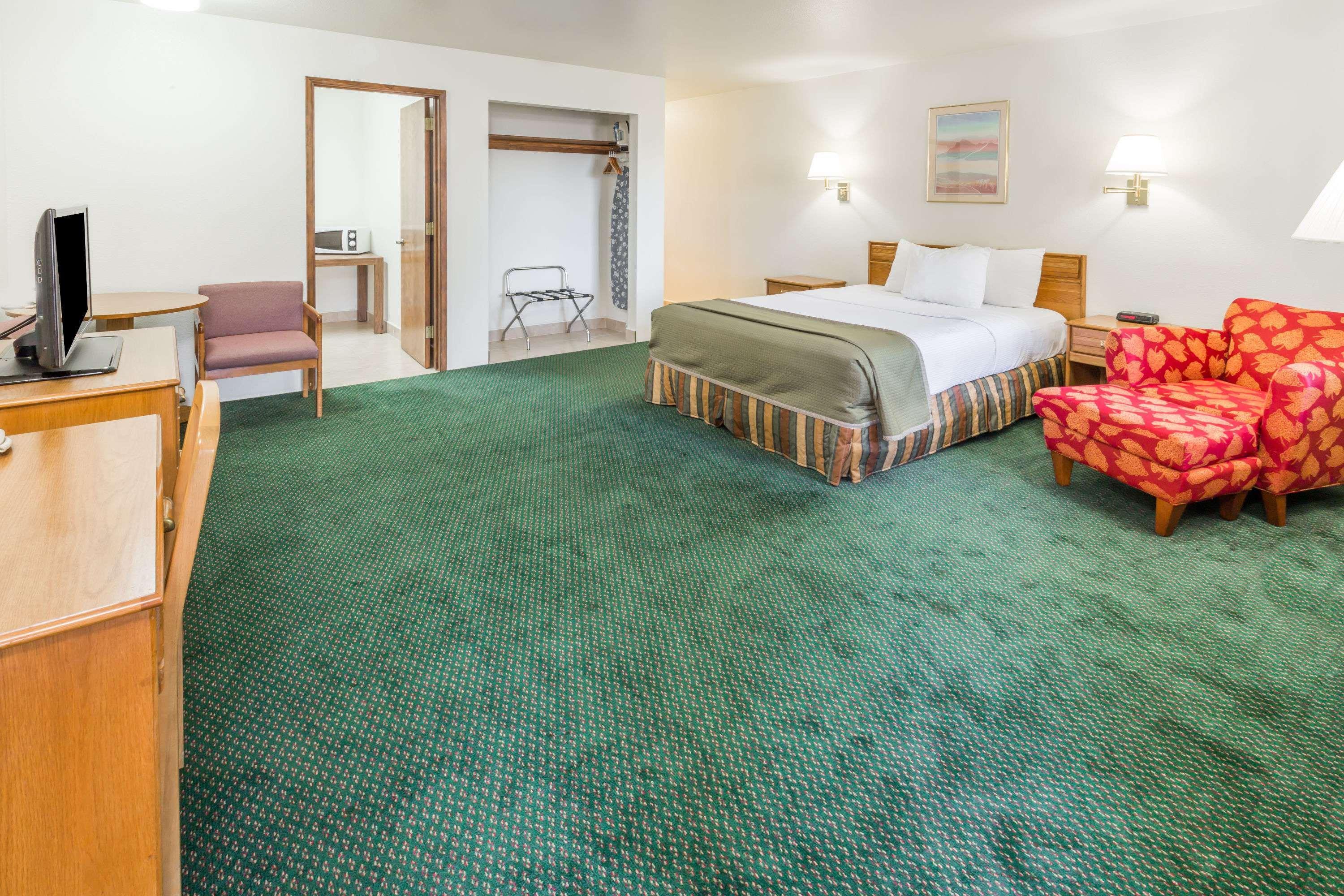 Howard Johnson Express Inn - Roseburg — photo 5