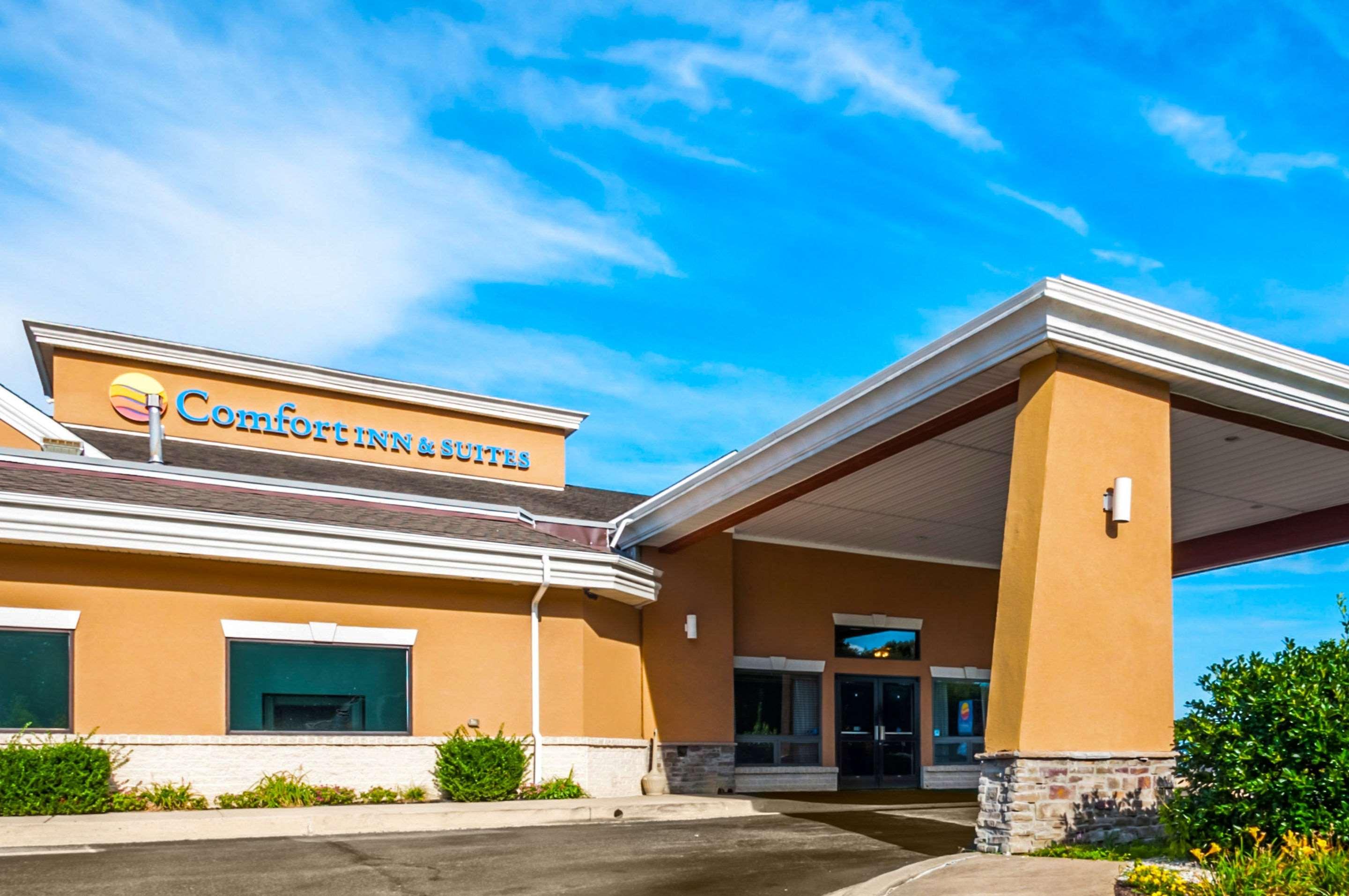 Comfort Inn & Suites — photo 3