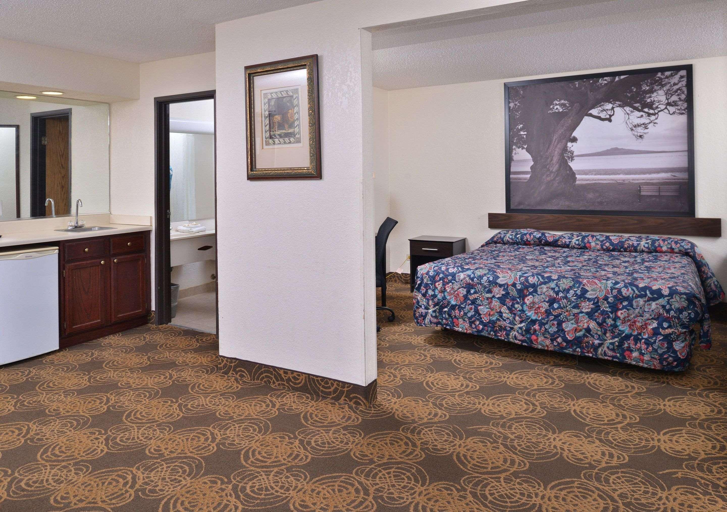 Econo Lodge Waukegan — photo 5