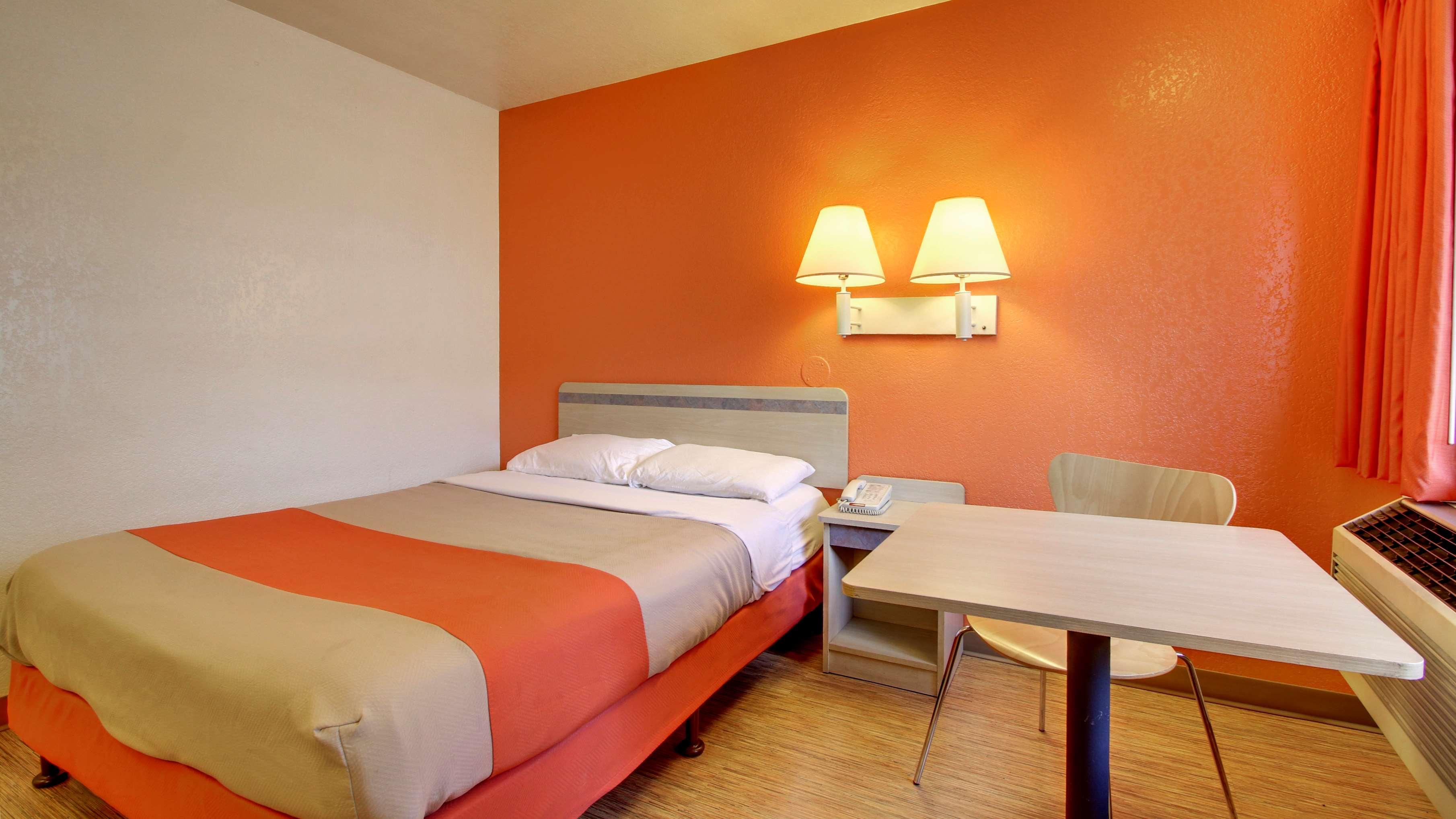 Motel 6 Elizabethtown — photo 4