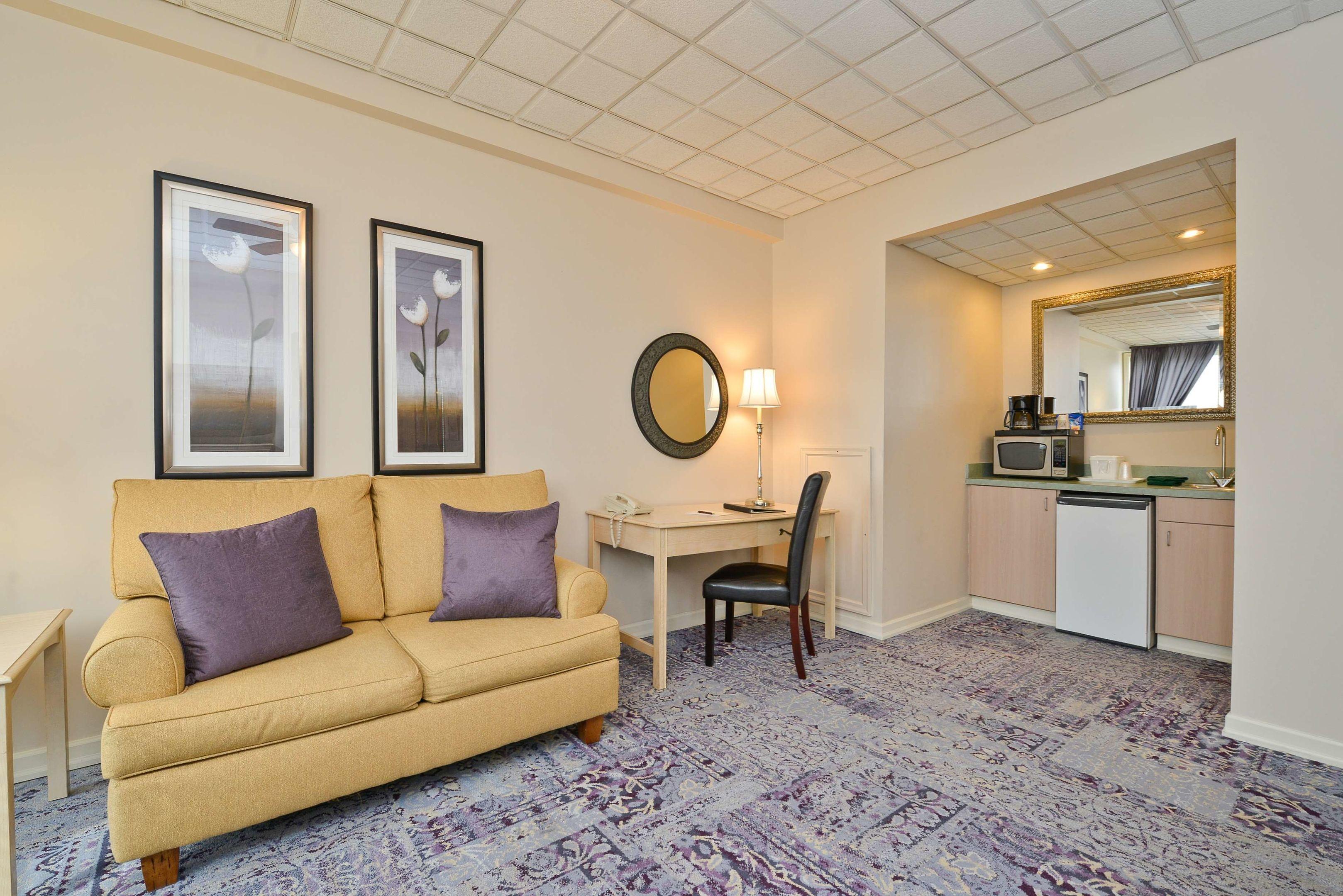 SureStay Collection by Best Western Genetti Hotel — photo 4