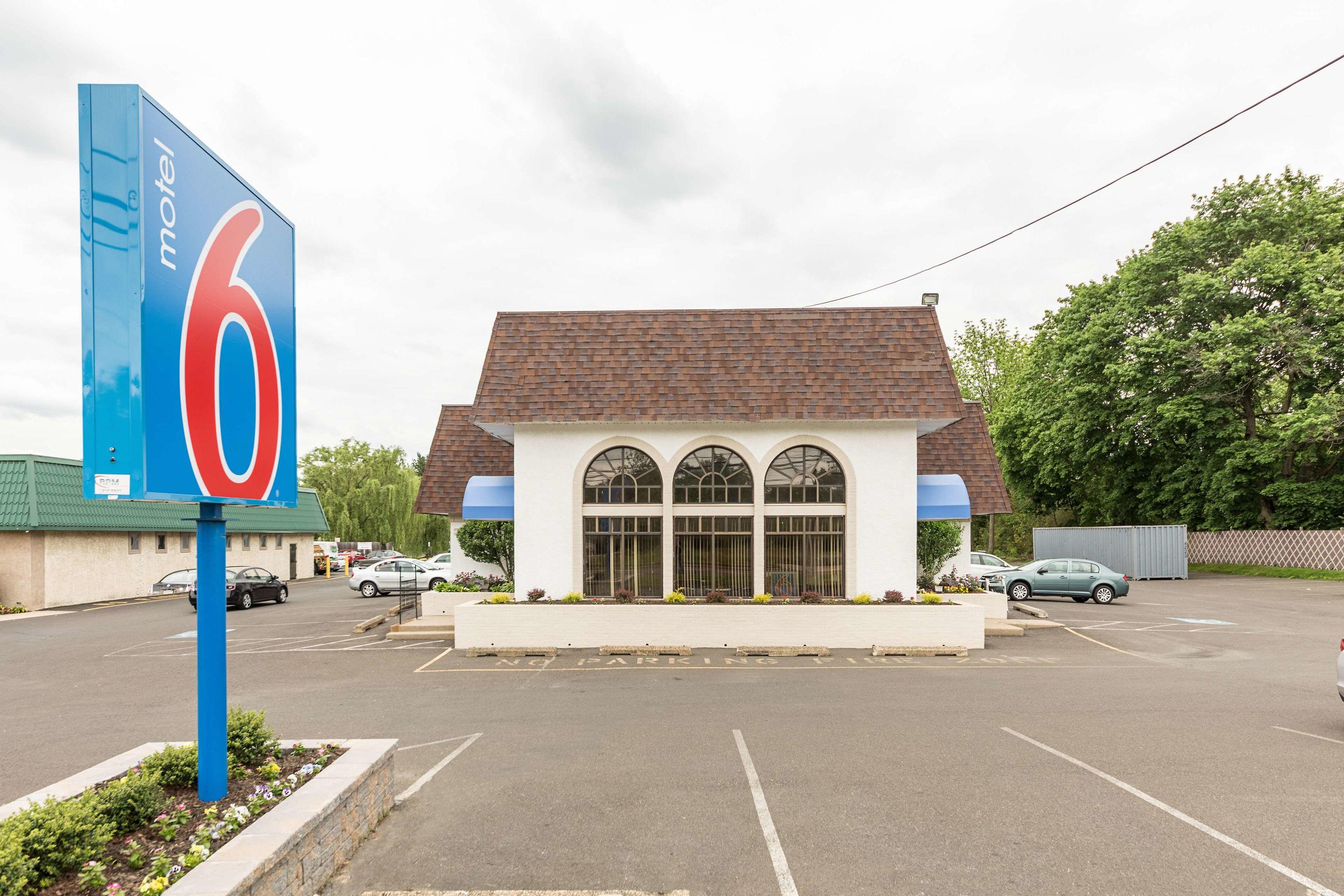 Motel 6 Warminster — photo 4