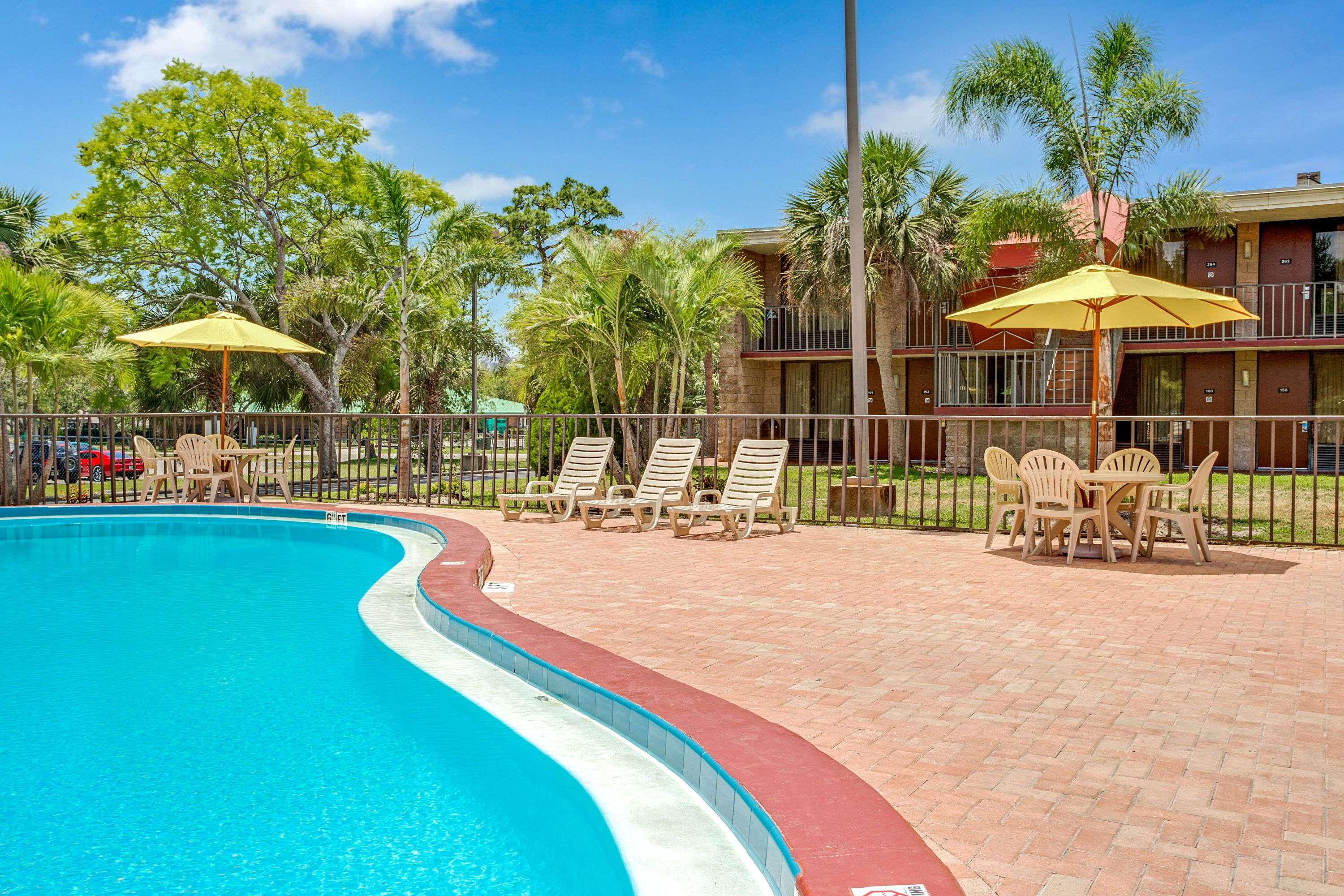 Days Inn Bradenton - Near the Gulf — photo 3