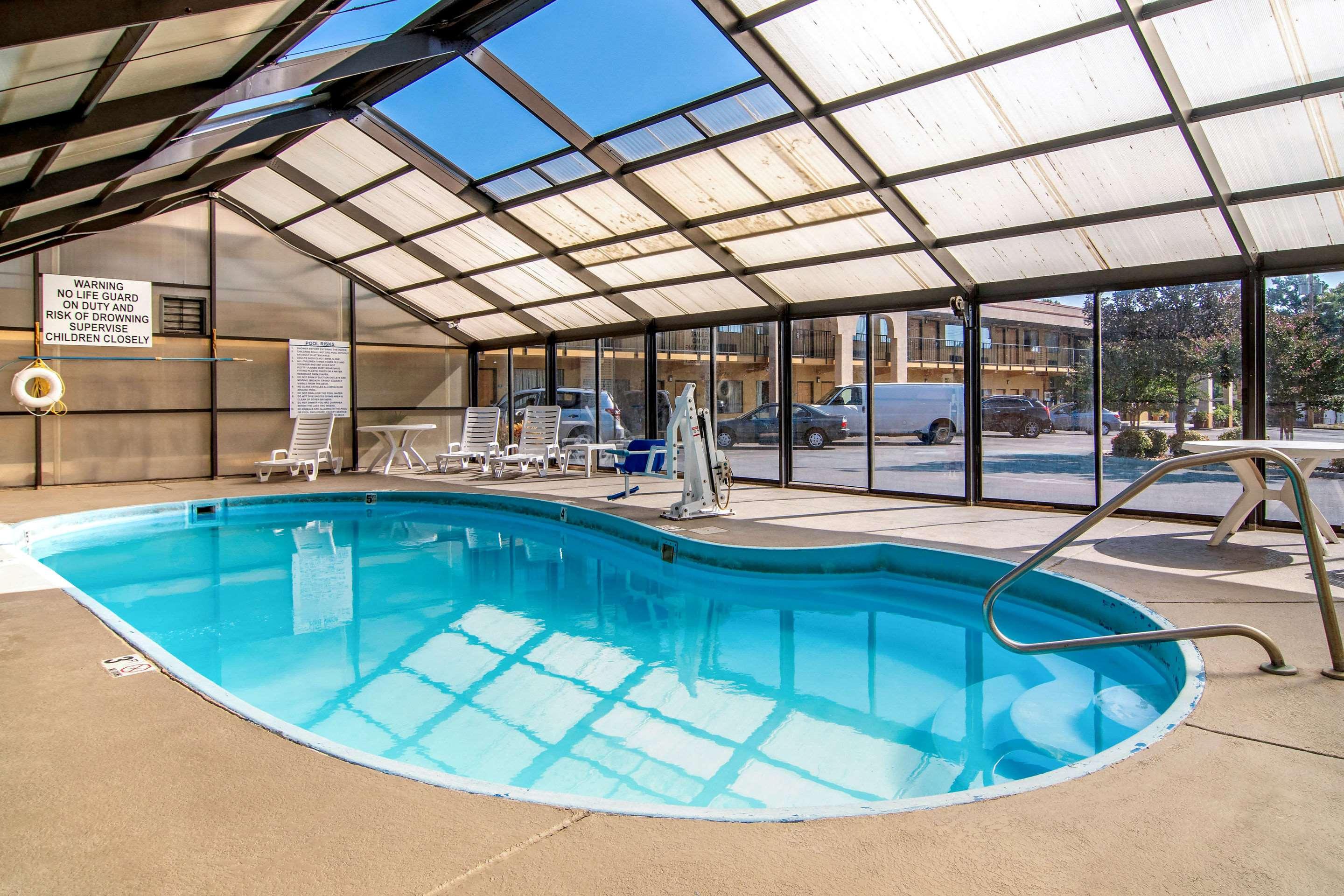 Econo Lodge Inn & Suites Fort Oglethorpe — photo 4