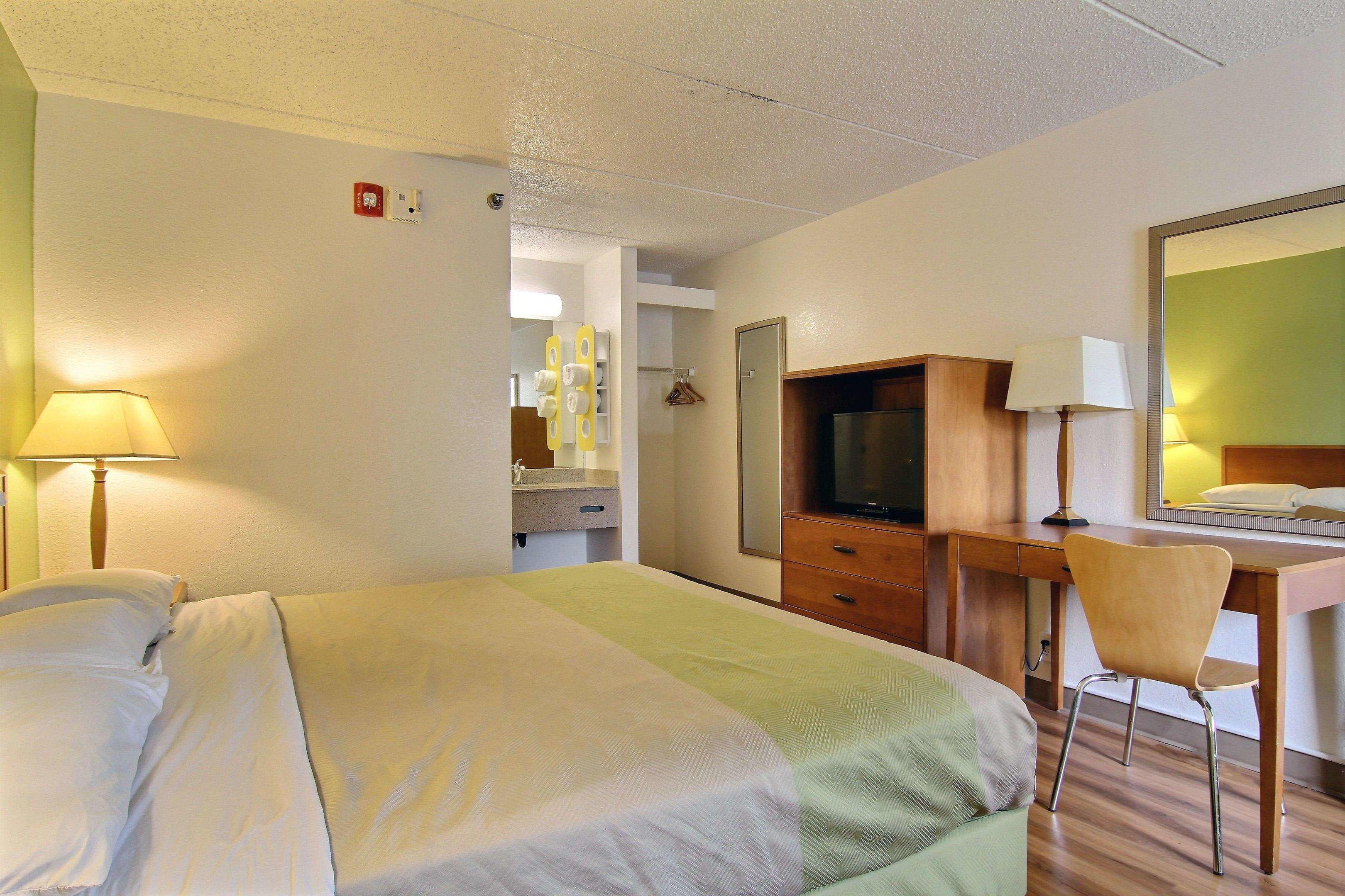 Motel 6 Cleveland - Willoughby — photo 5