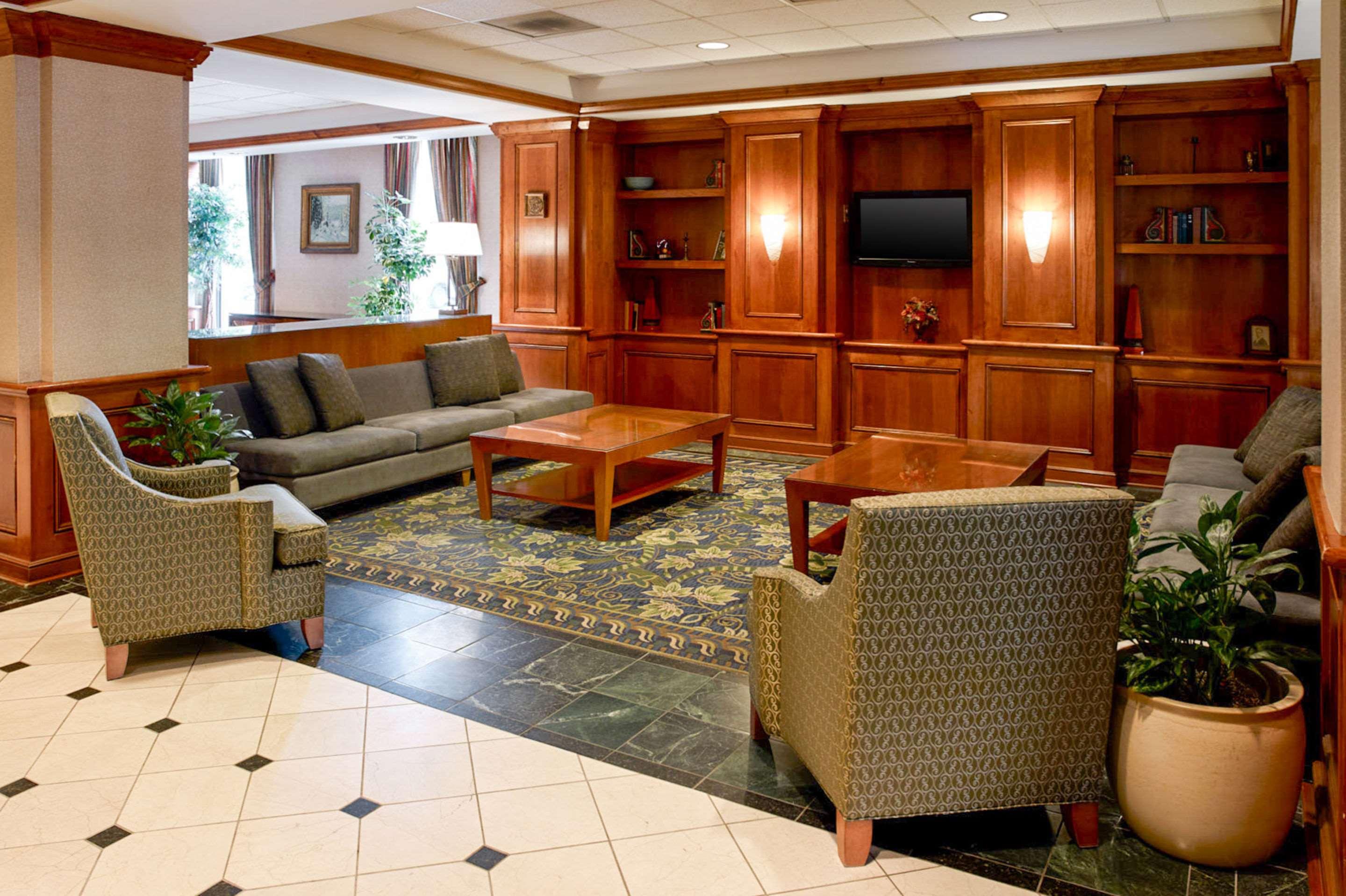 Clarion Hotel Airport — photo 3