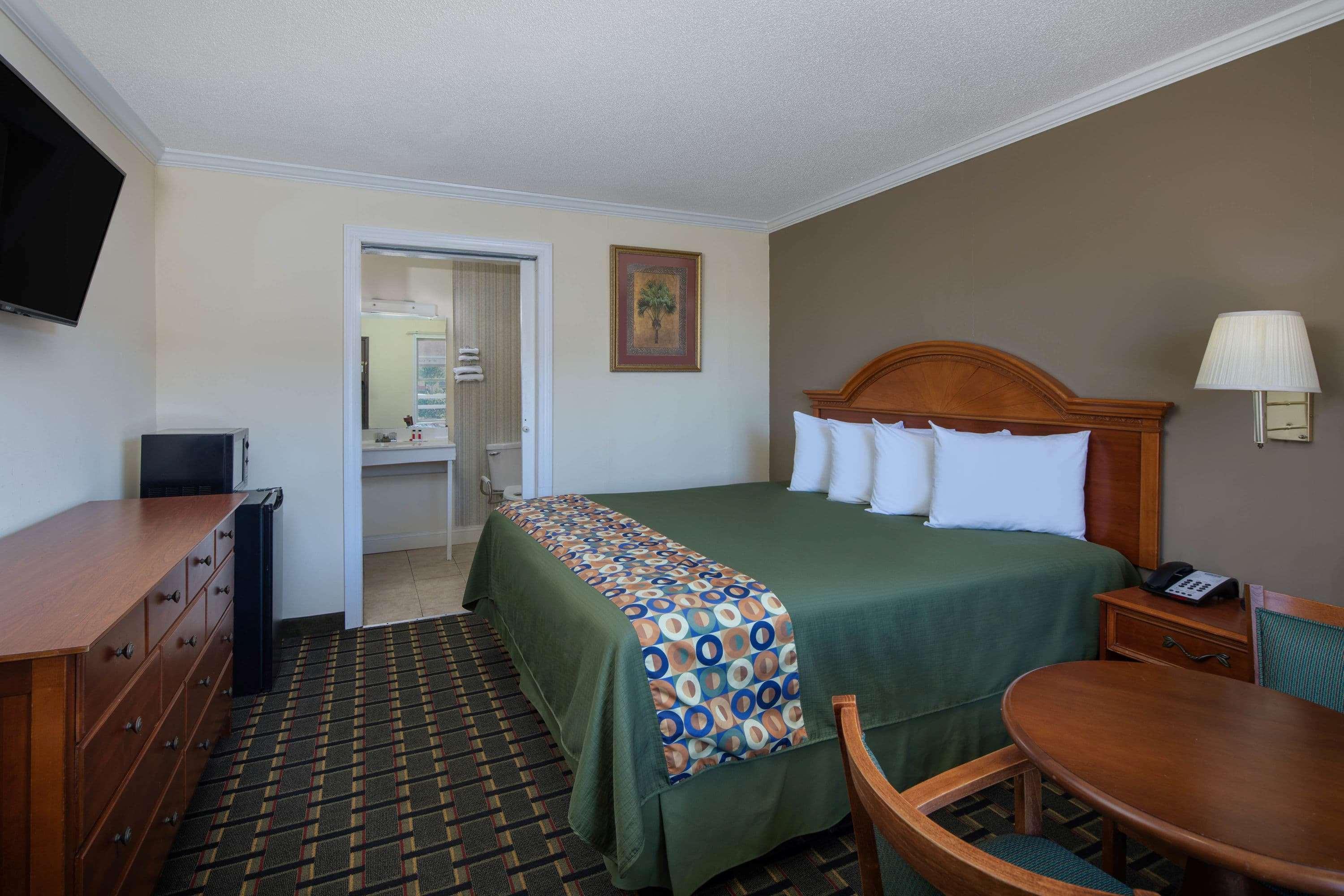 Travelodge by Wyndham Orangeburg — photo 4