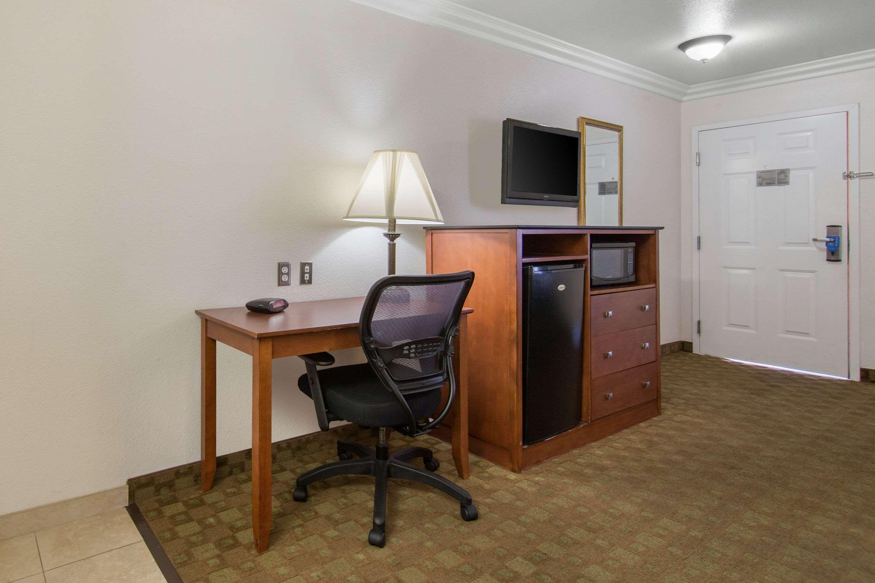 Rodeway Inn — photo 5