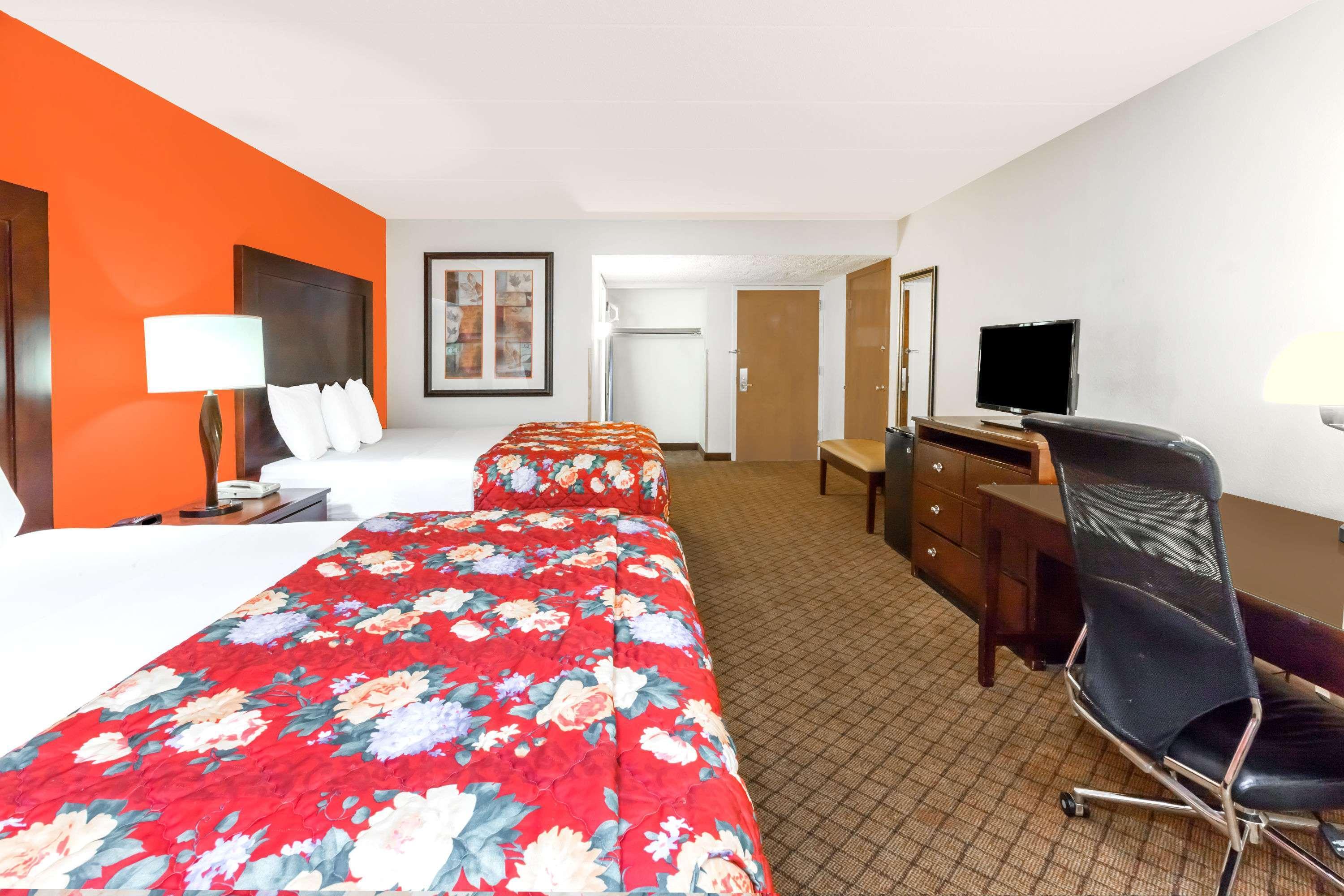 Ramada by Wyndham Lansing Hotel & Conference Center — photo 5