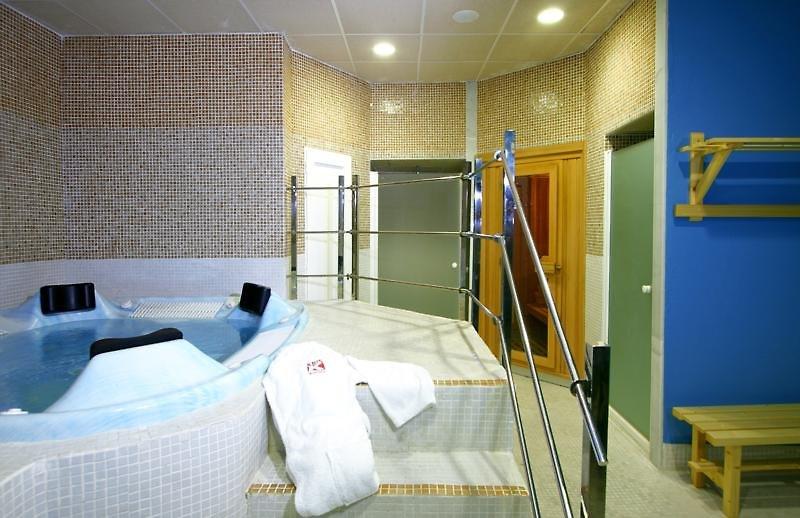 Hotel Puerta de Alcalá — photo 4