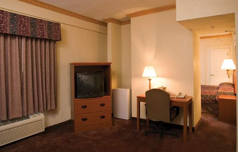 Holiday Inn Express & Suites Atlanta Downtown — photo 5