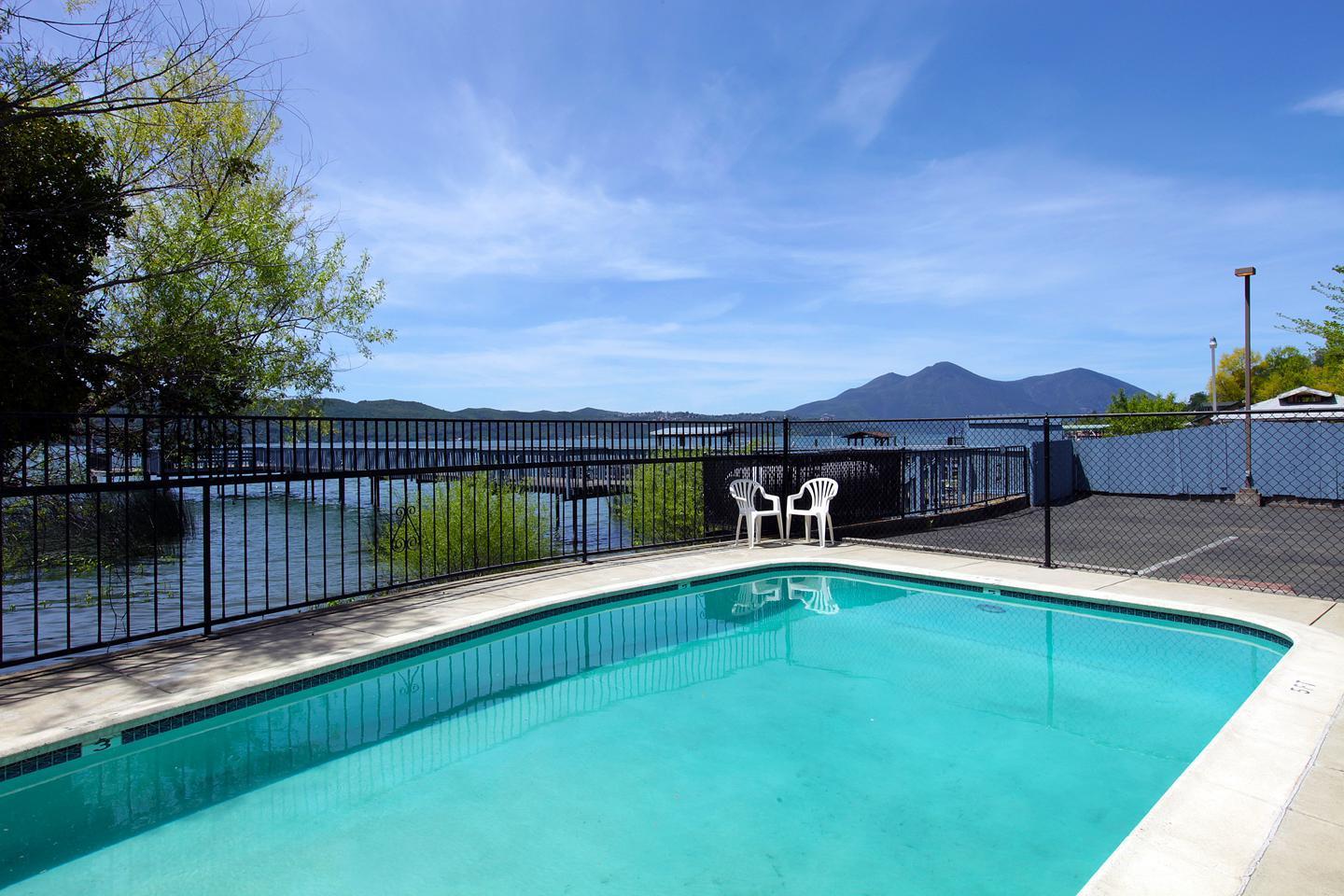 Americas Best Value Inn & Suites Clearlake - Wine Country — photo 4