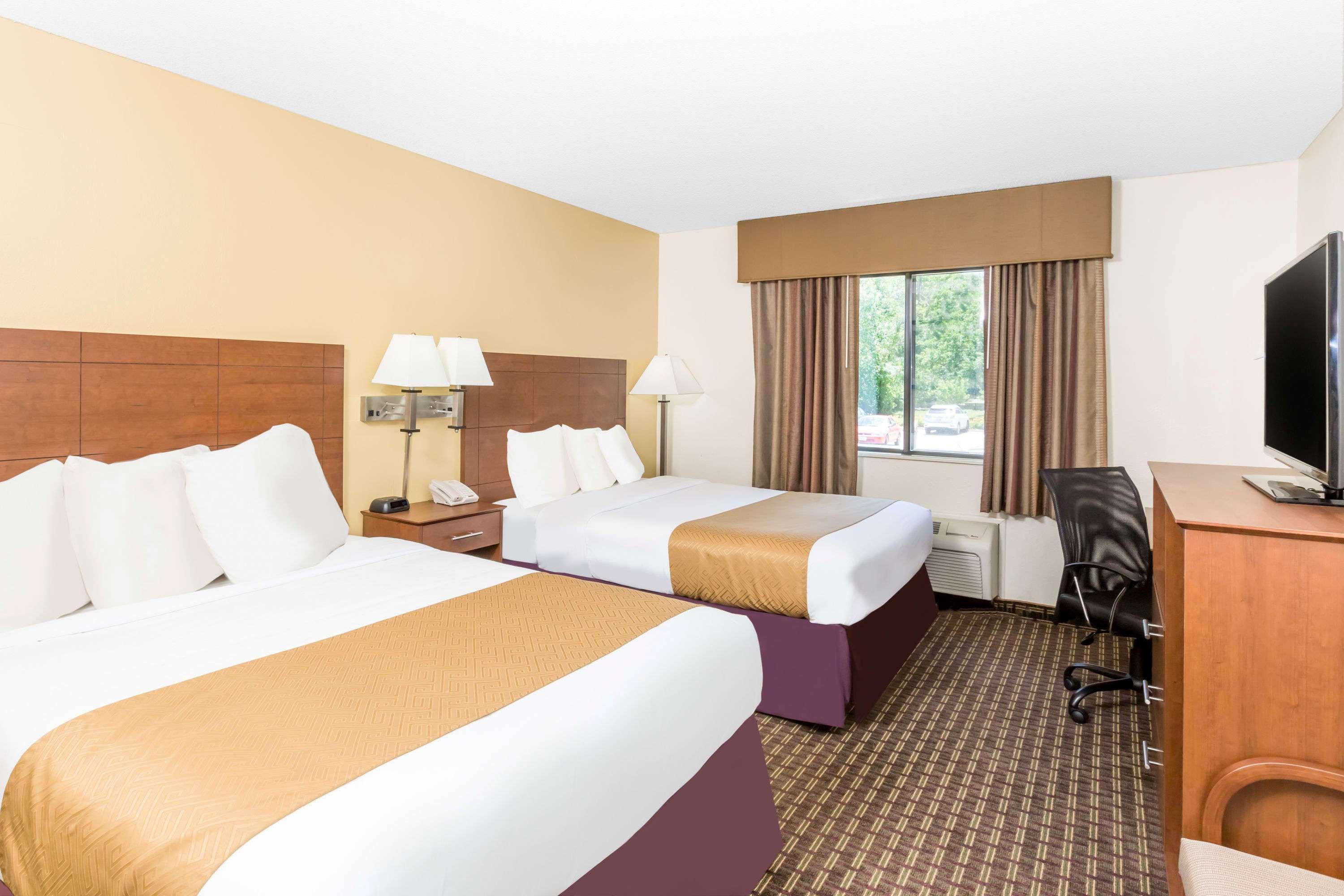 Des Moines-Days Inn Merle Hay — photo 5