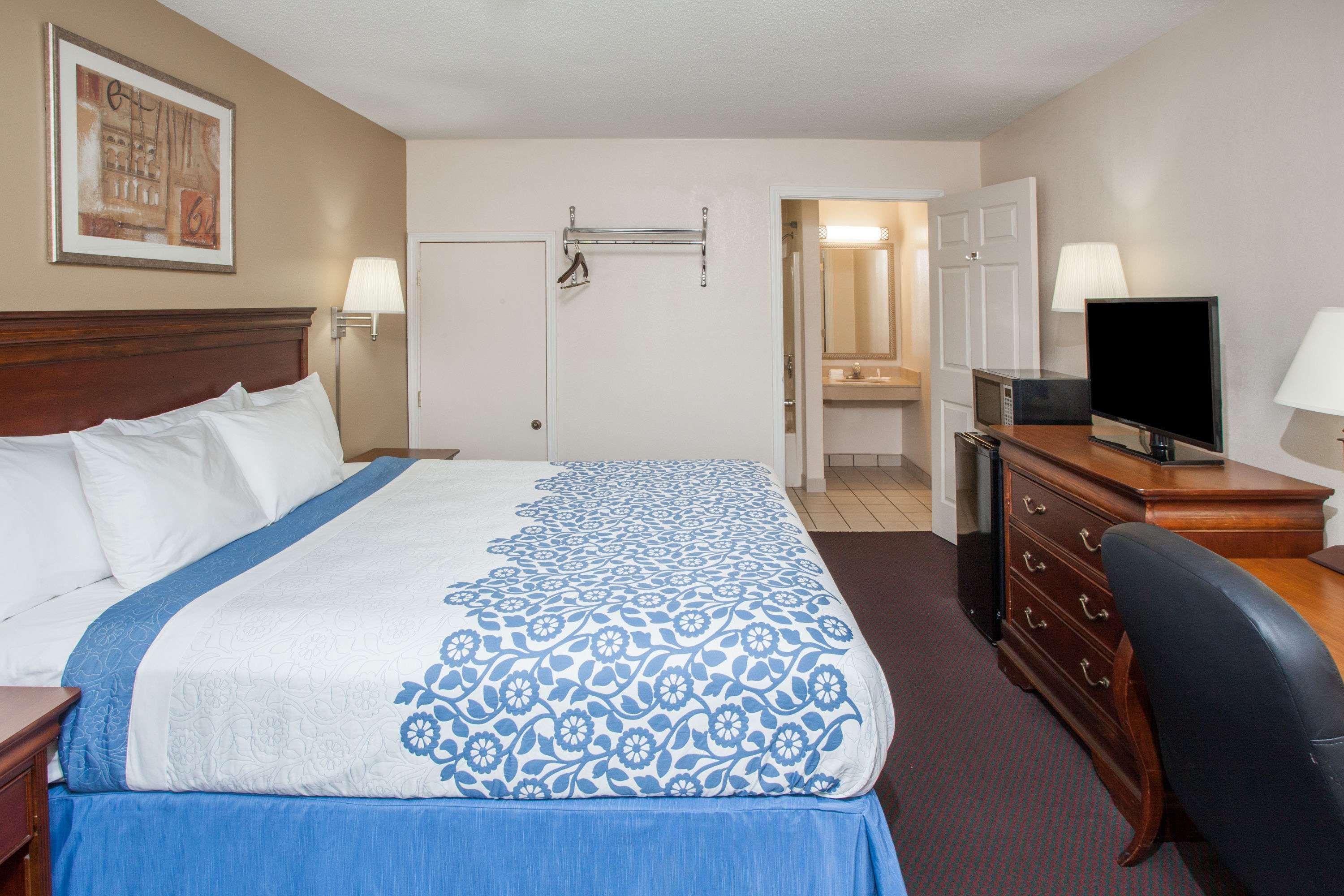 Days Inn Fort Wayne — photo 4