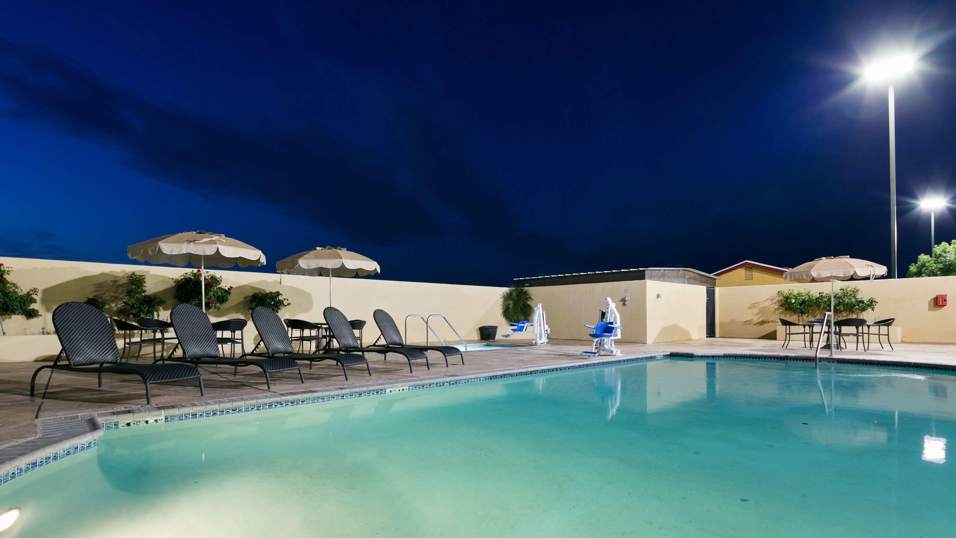 Best Western Plus Wasco Inn & Suites — photo 4