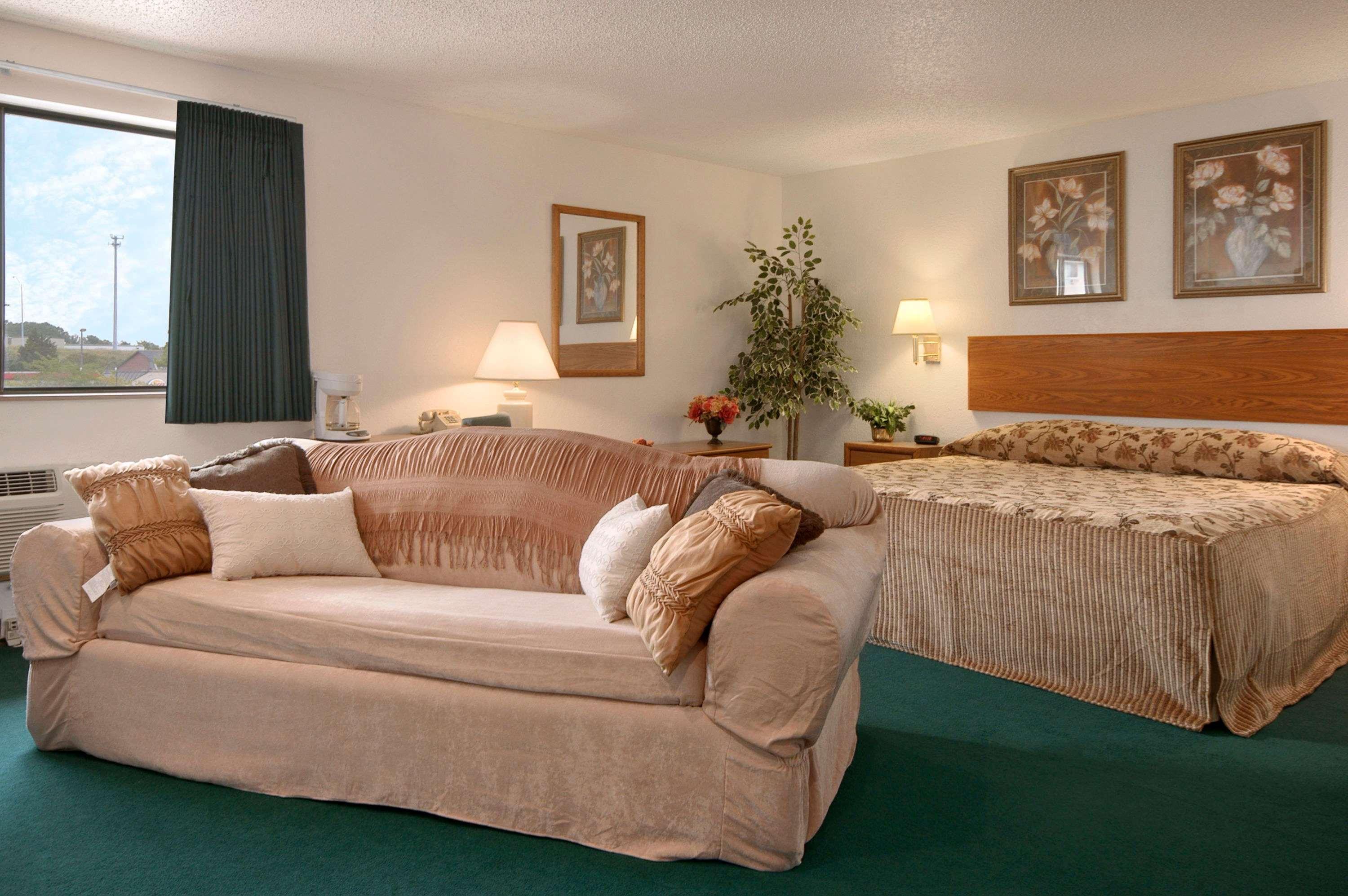 Super 8 by Wyndham Cedar Rapids — photo 3