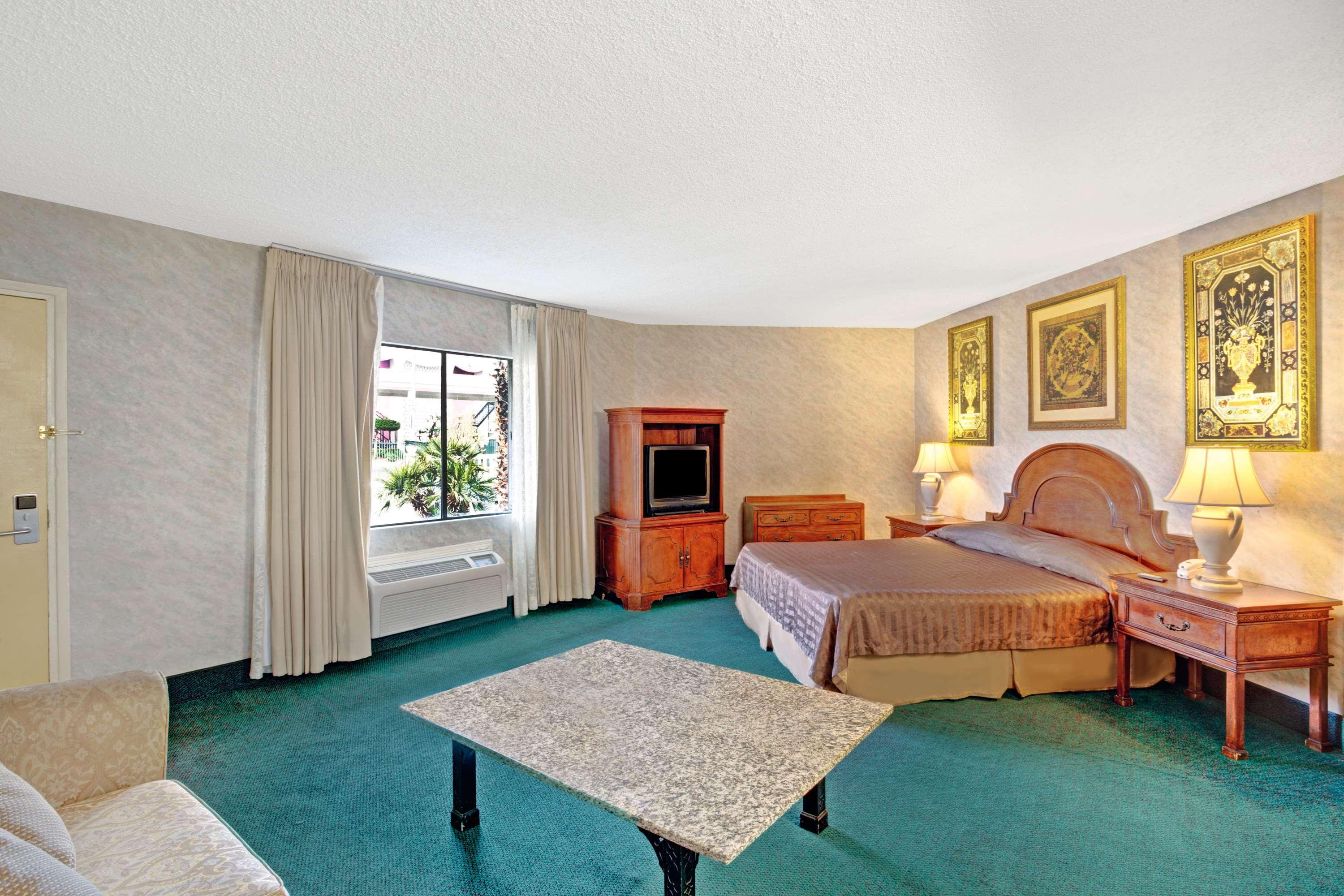 Travelodge by Wyndham Las Vegas — photo 4
