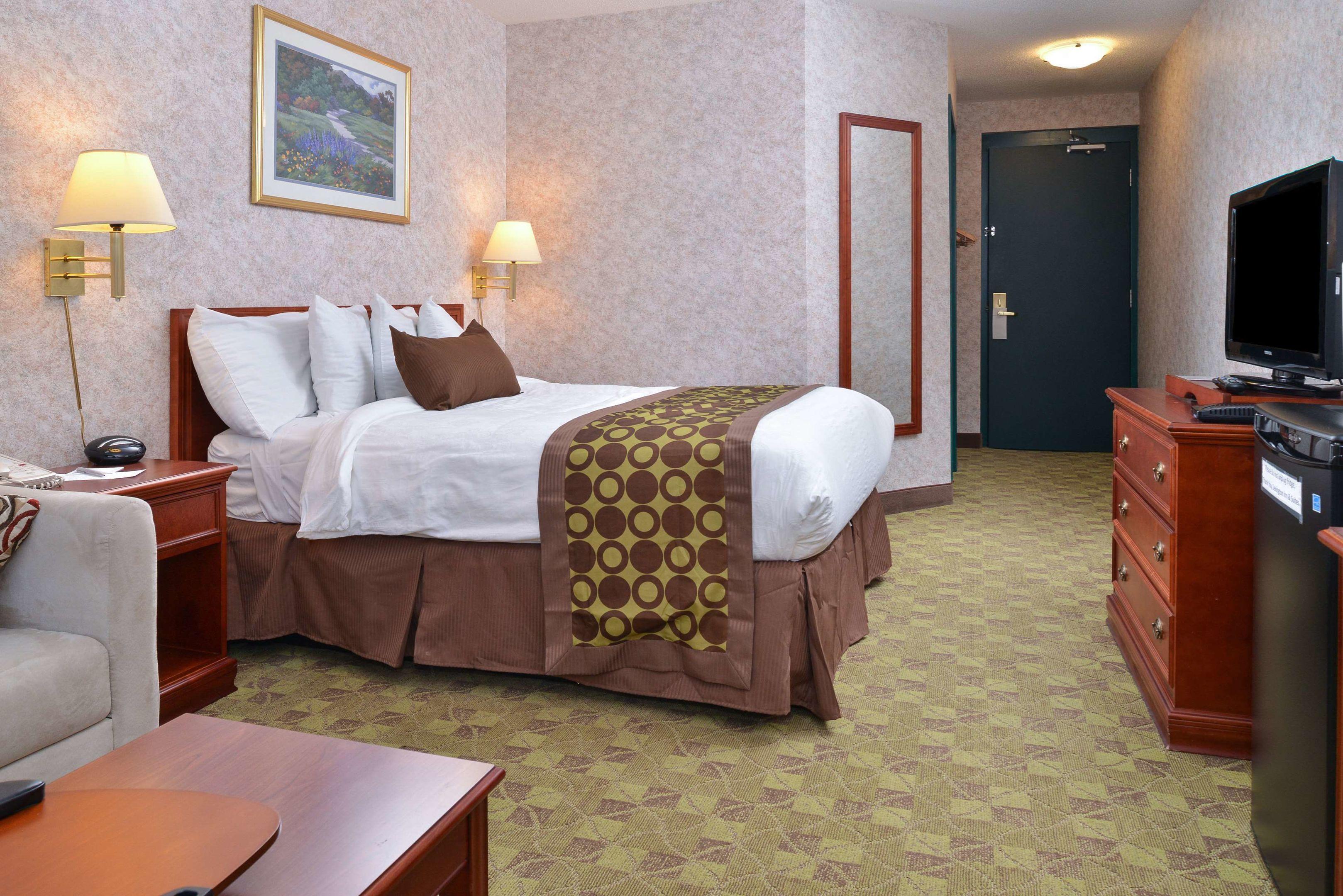 Lexington Inn & Suites Windsor — photo 4