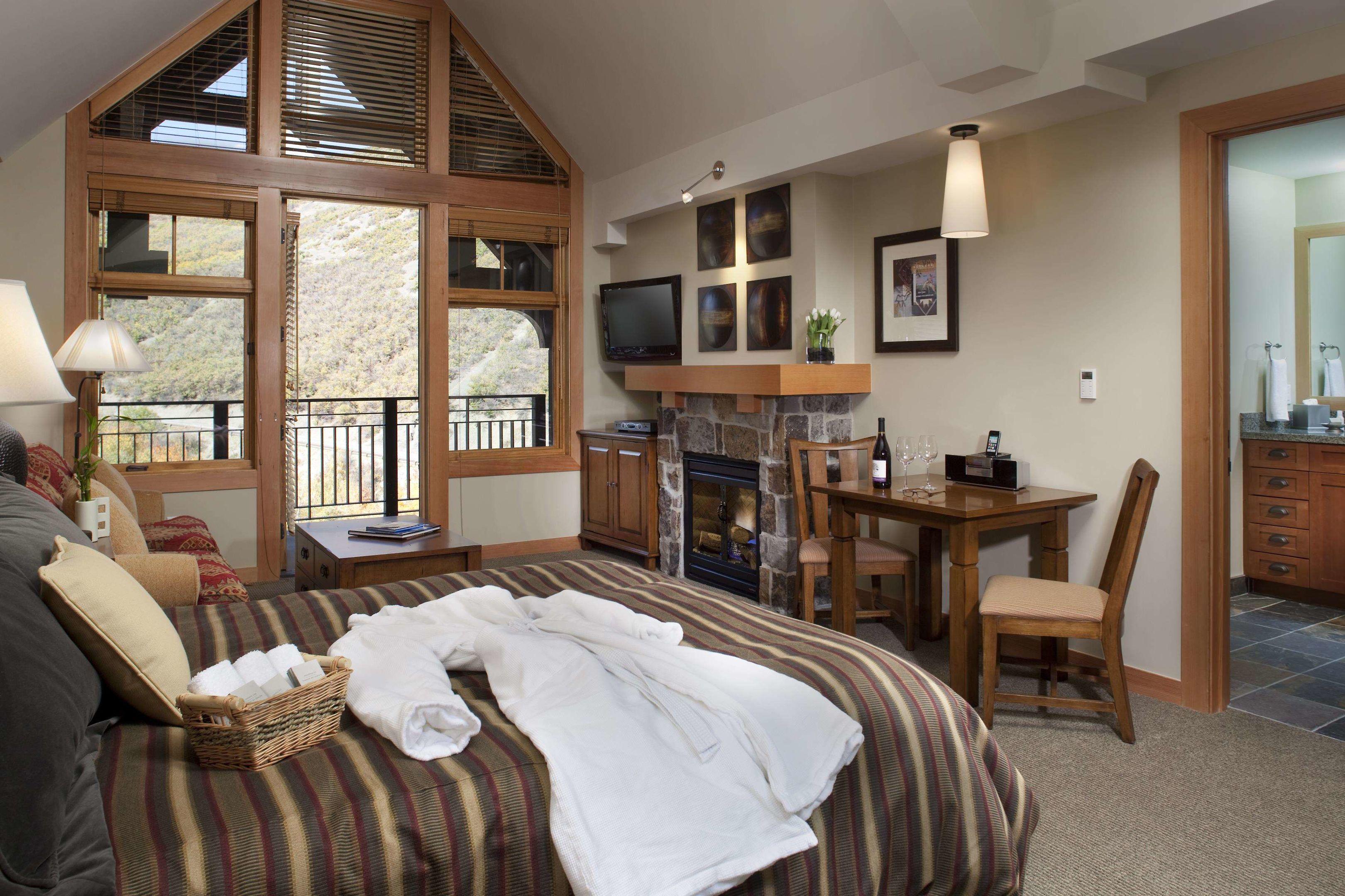 Capitol Peak Lodge Condominiums — photo 3