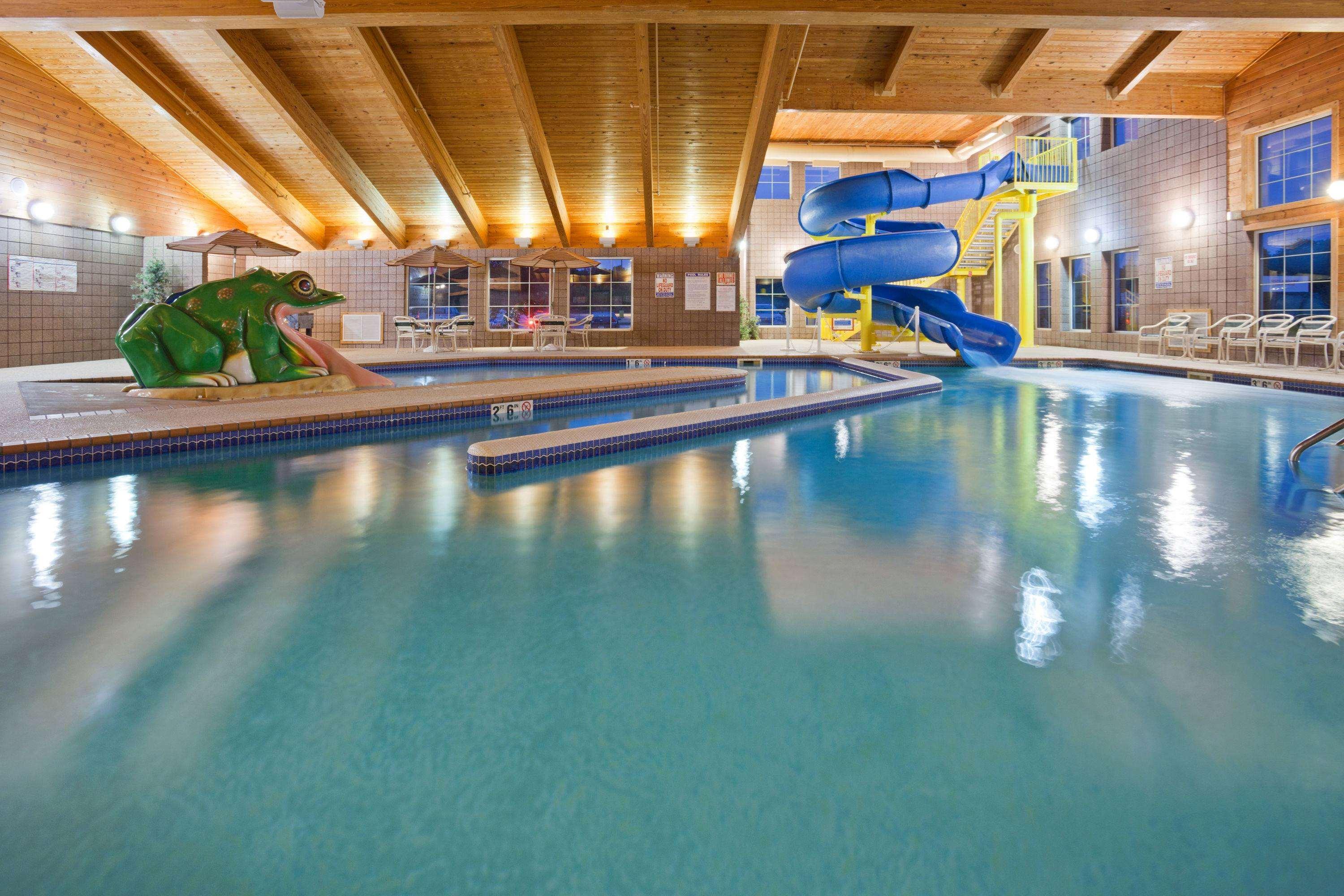 AmericInn Lodge & Suites Munising — photo 4