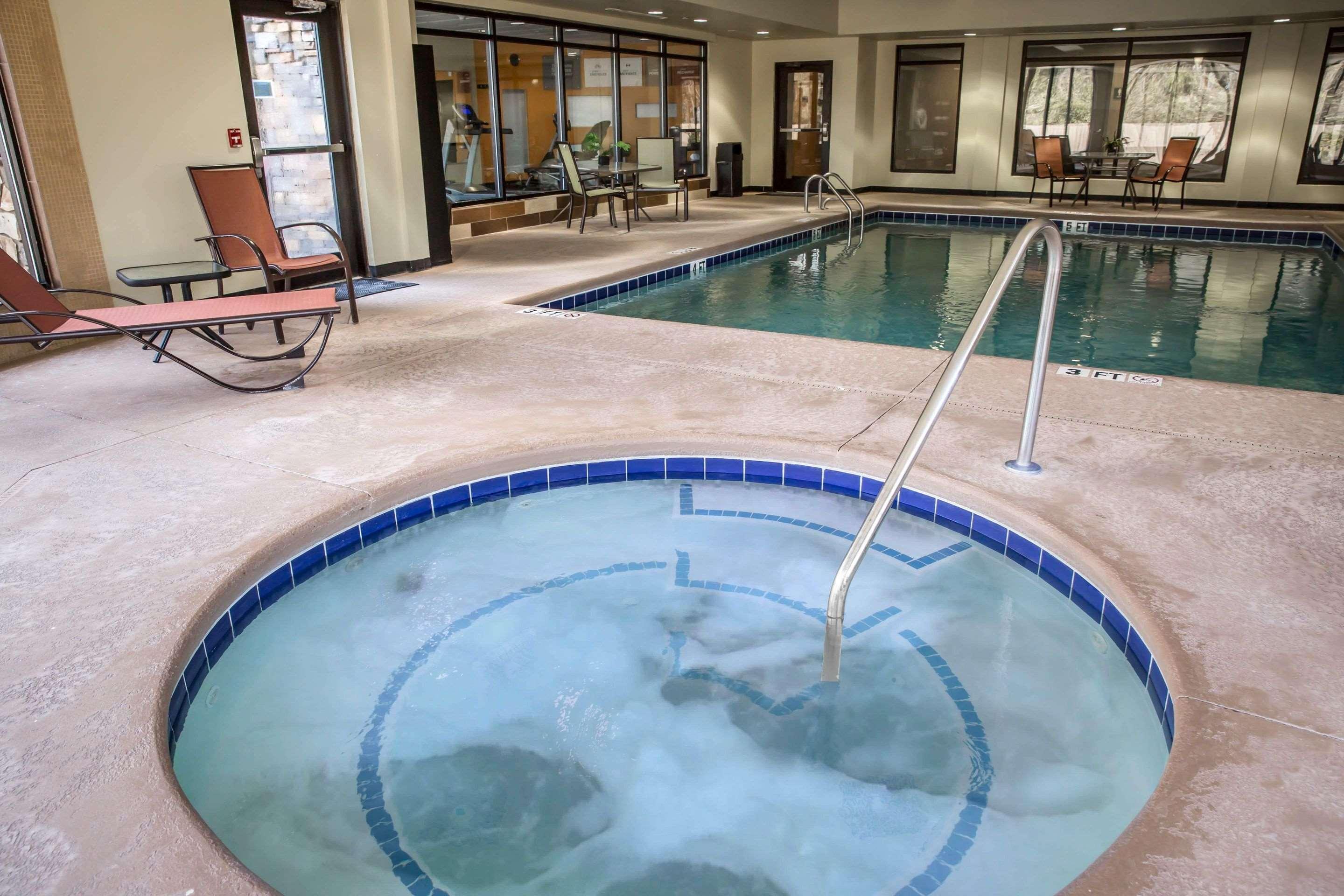 Comfort Suites — photo 4