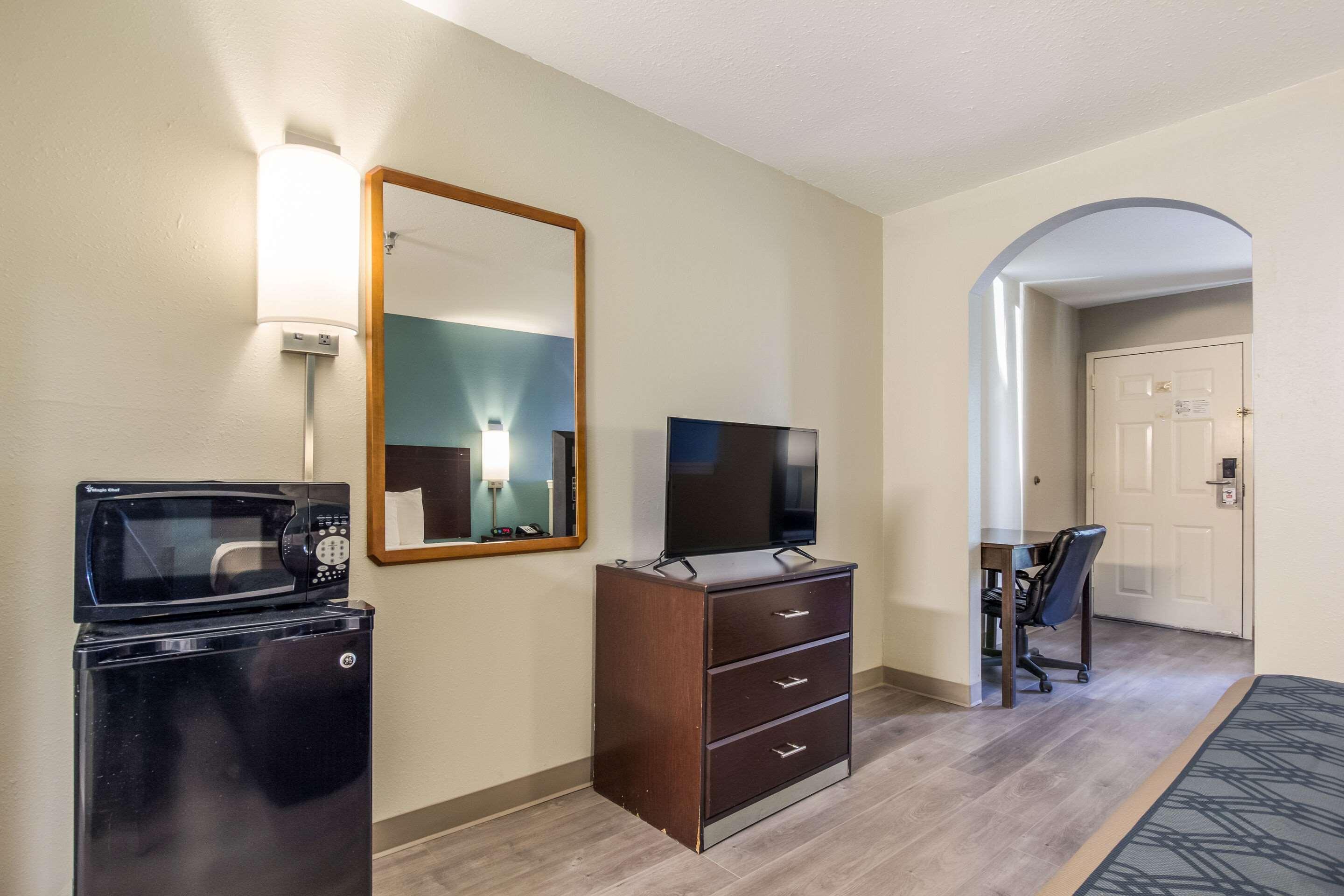 Econo Lodge Inn & Suites I-65 — photo 4