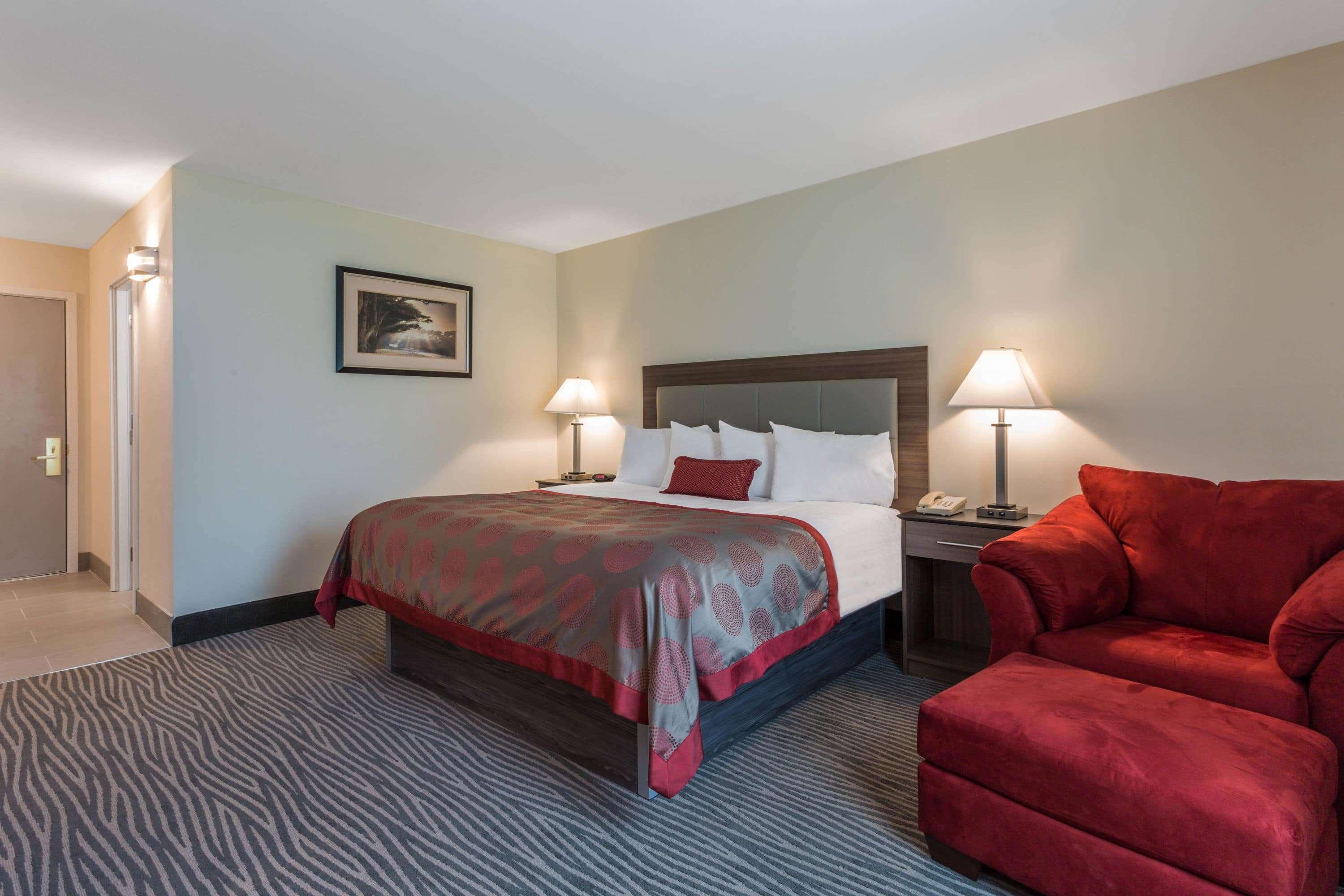 Ramada by Wyndham Hendersonville — photo 4