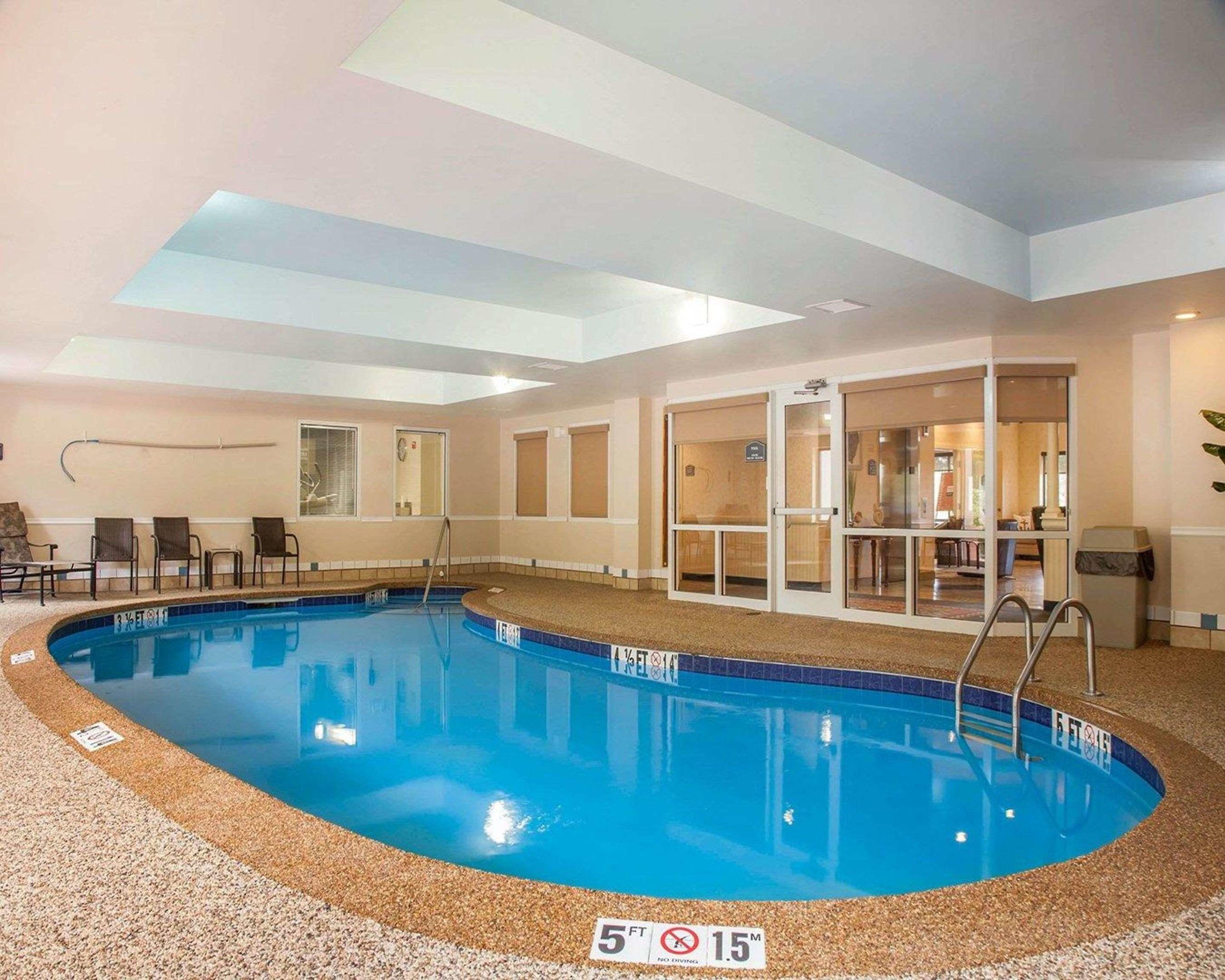 Comfort Suites — photo 5