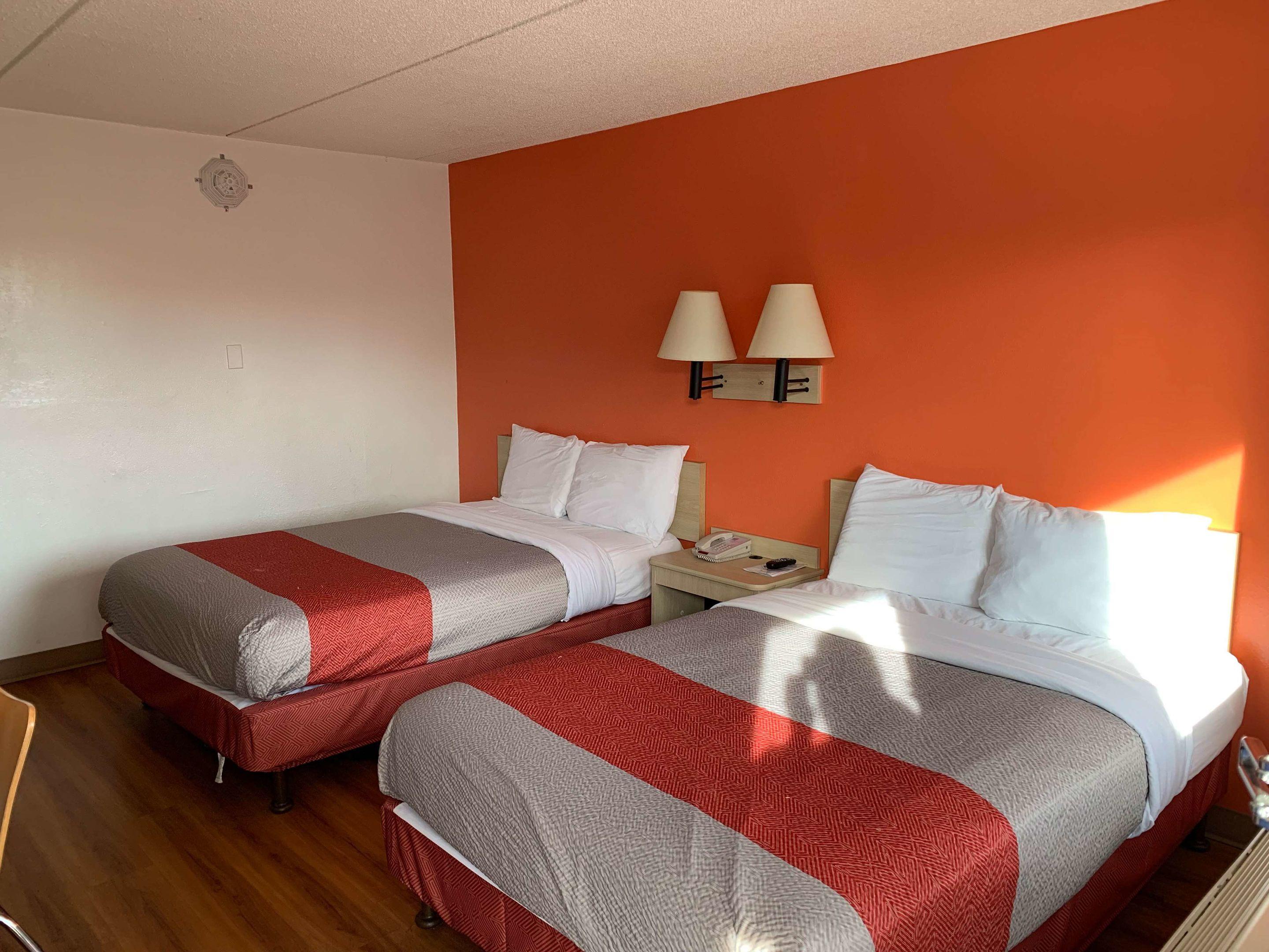 Motel 6 Detroit Northeast - Madison Heights — photo 4
