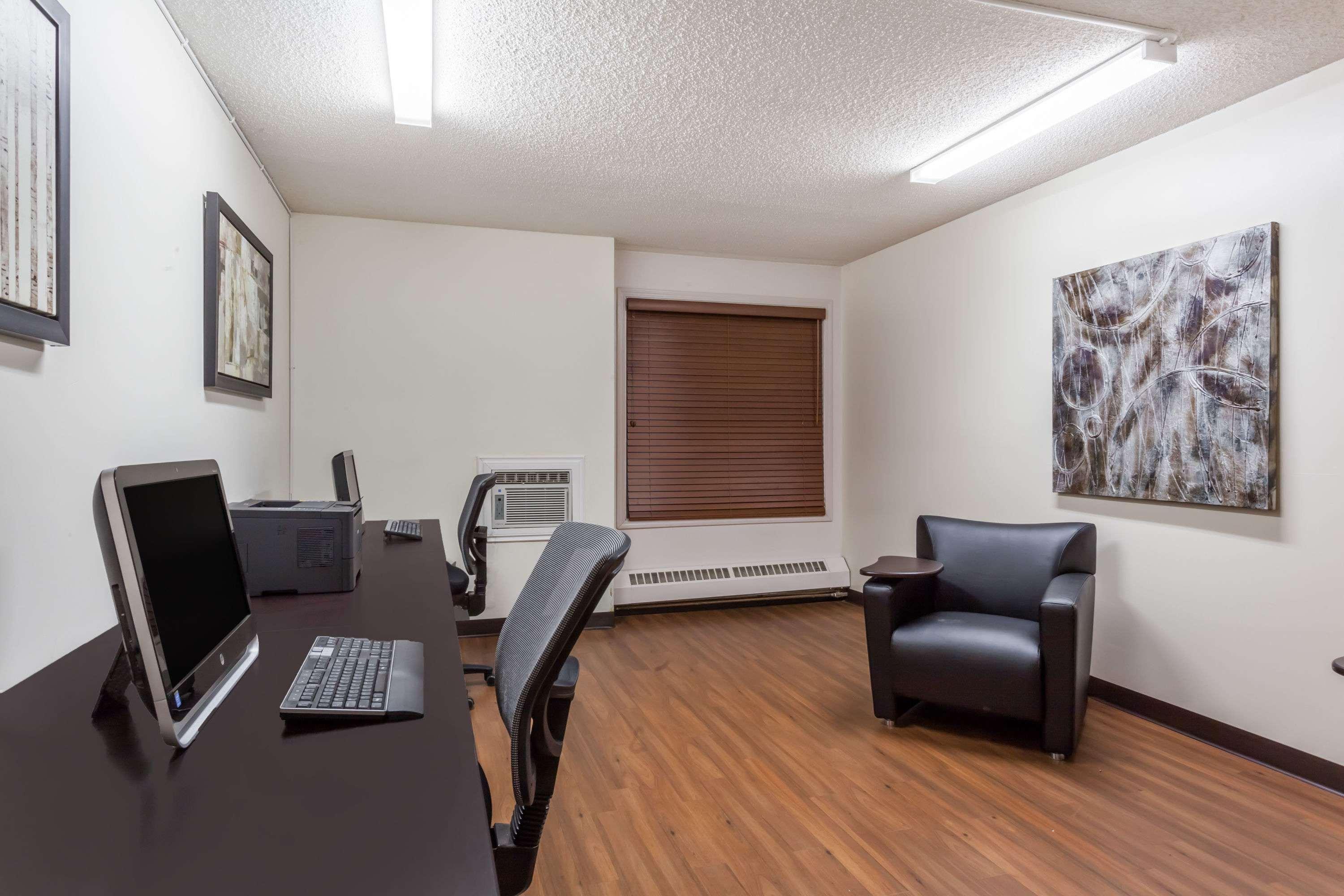 Super 8 by Wyndham Sherwood Park/Edmonton Area — photo 4