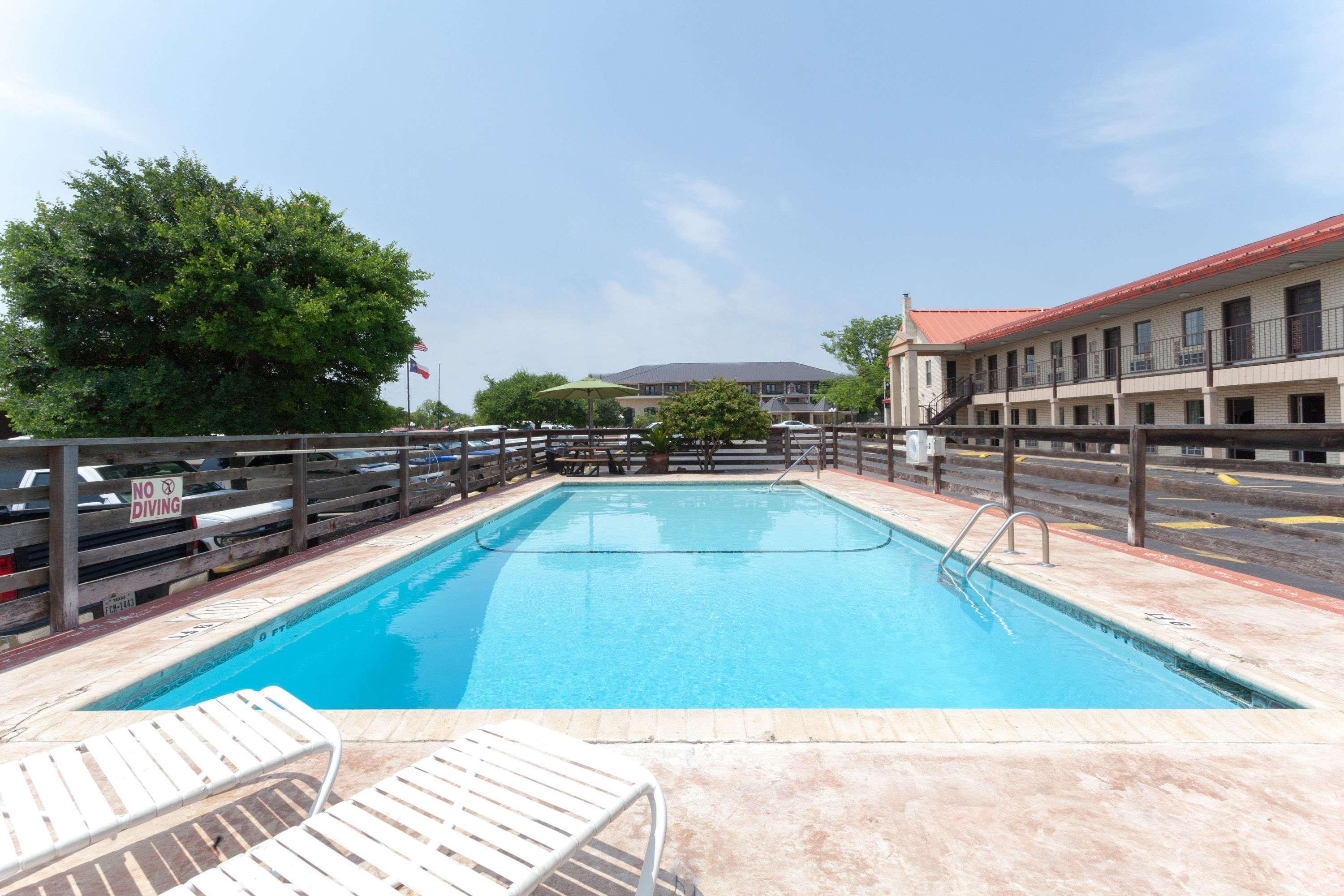 Super 8 by Wyndham Fredericksburg — photo 3