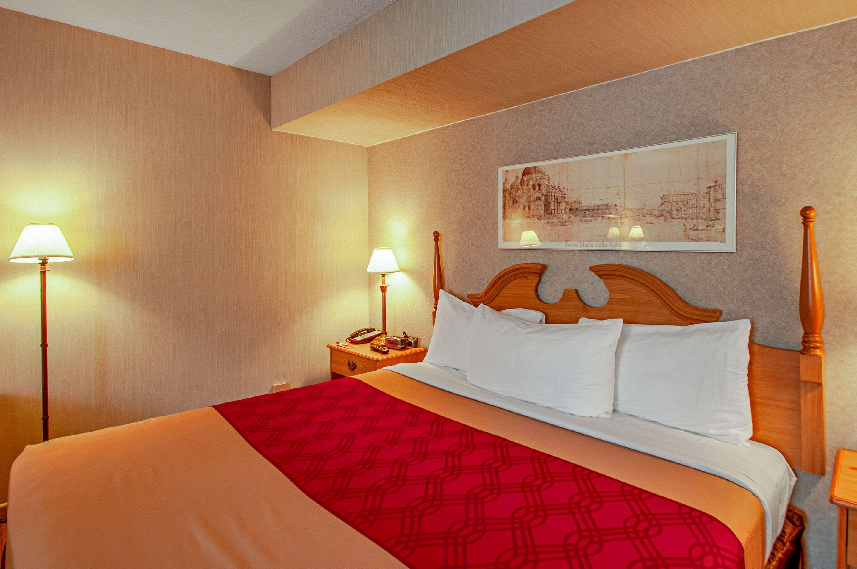Econo Lodge Metro — photo 5