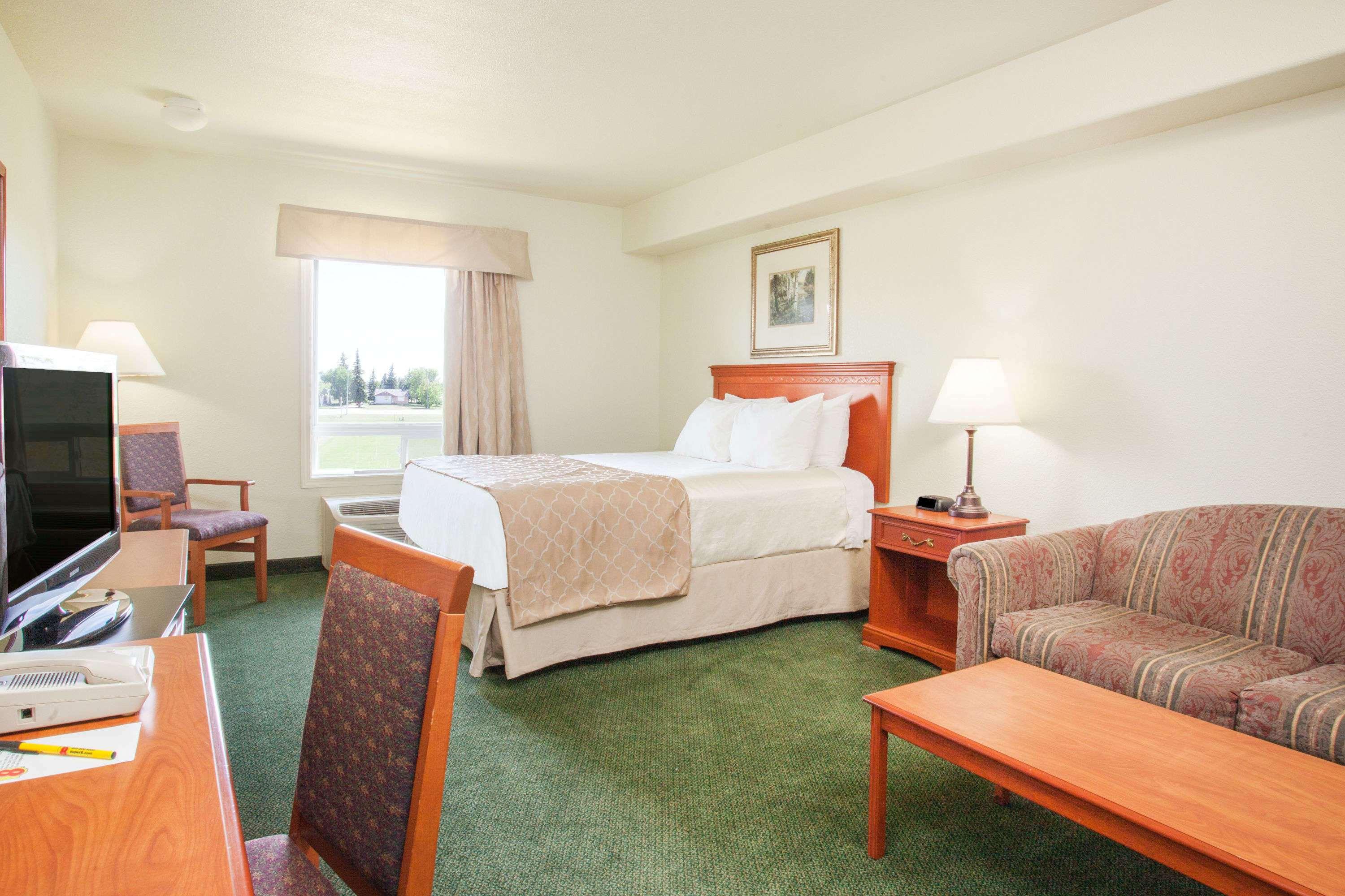 Super 8 by Wyndham Swan River MB — photo 4