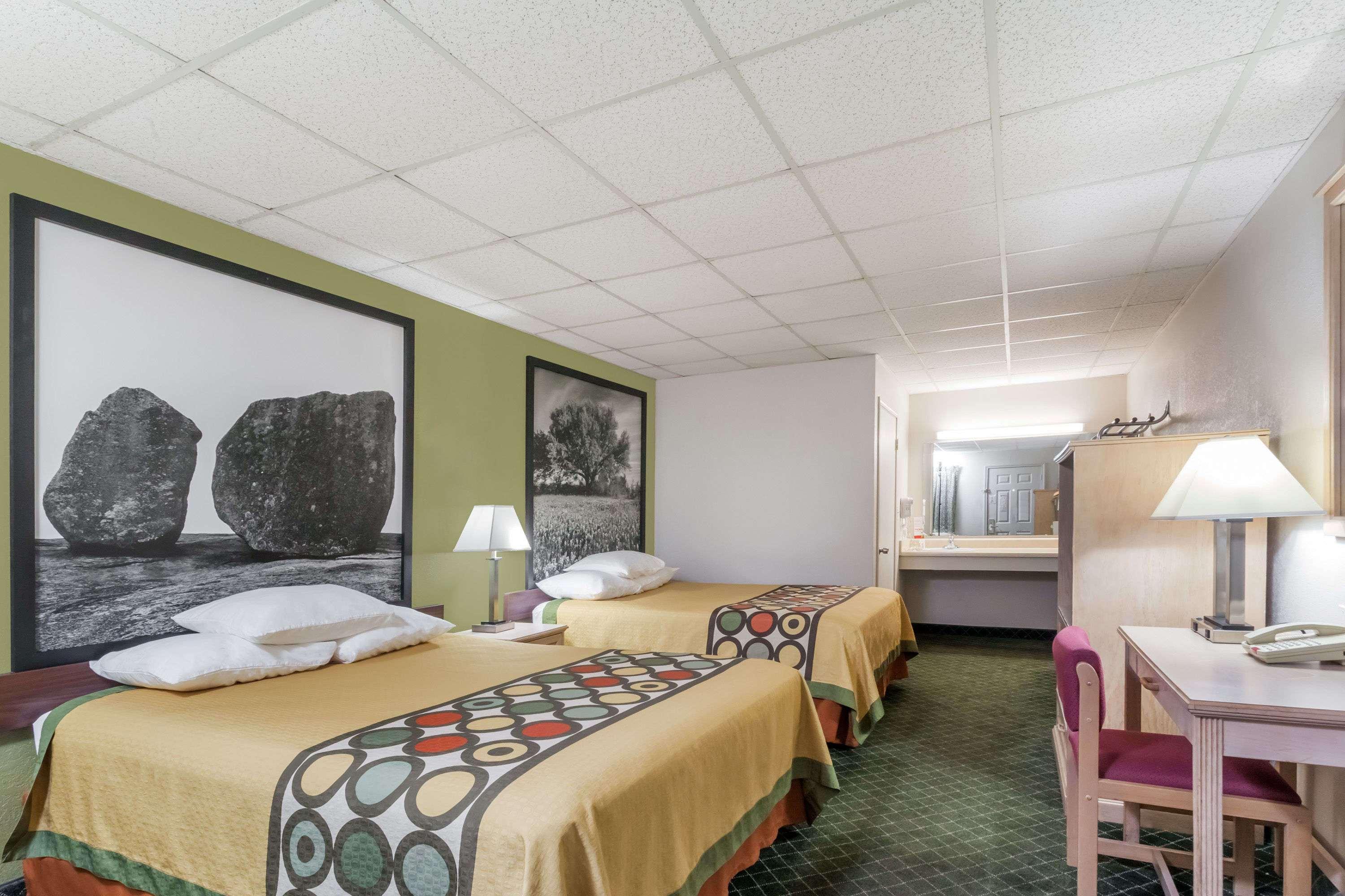 Super 8 by Wyndham Fredericksburg — photo 4