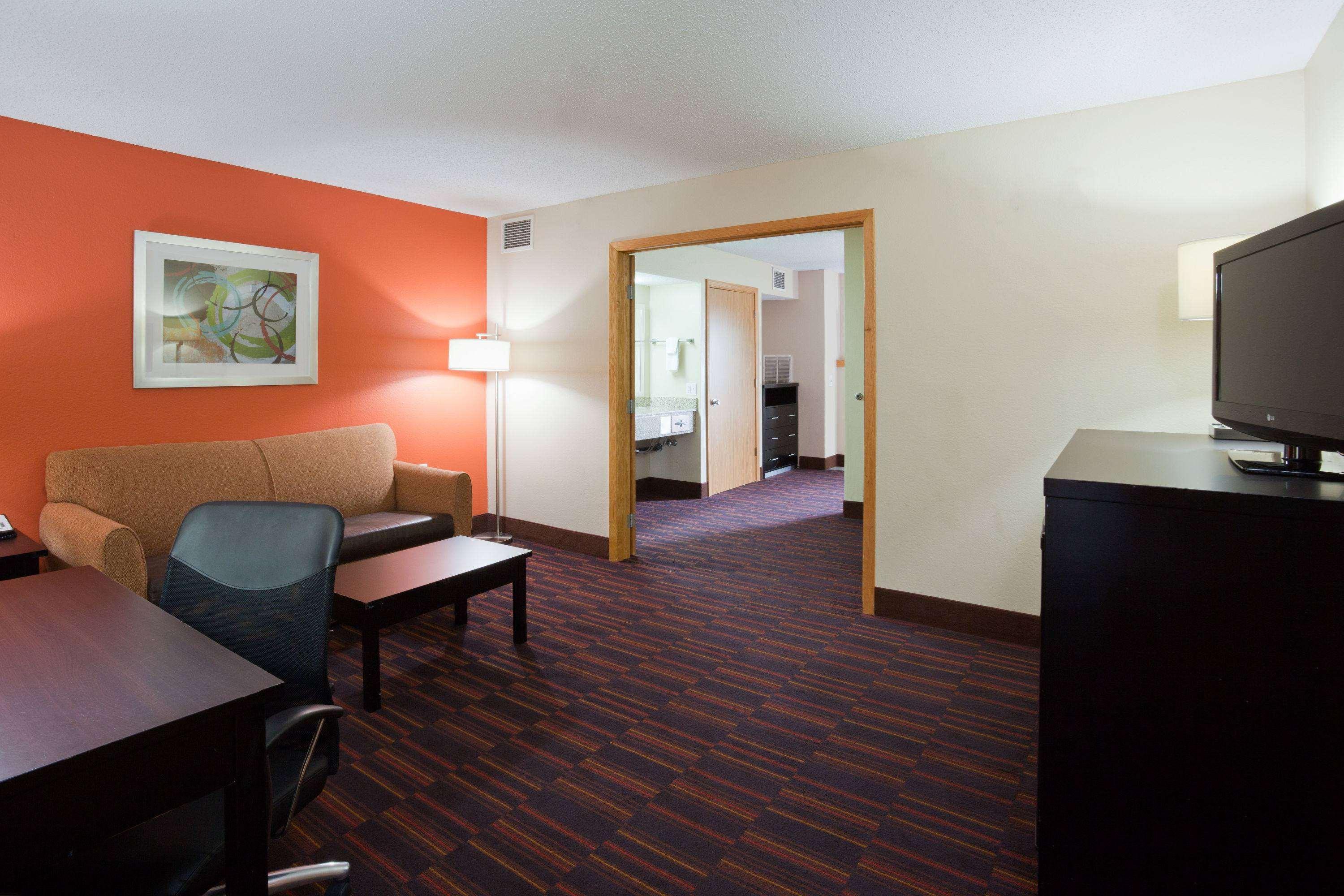 AmericInn Shakopee — photo 4