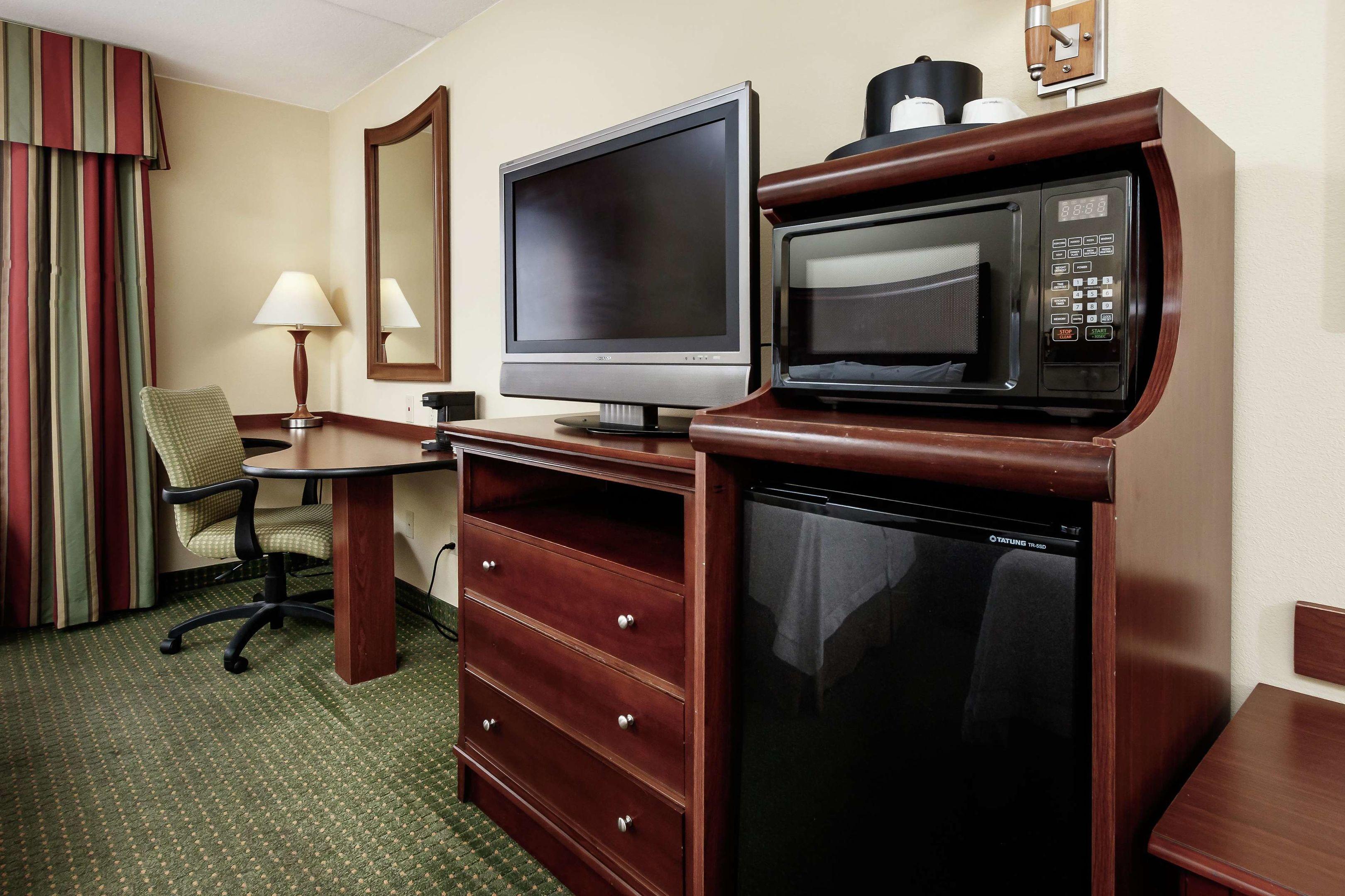Hampton Inn & Suites Navarre — photo 5