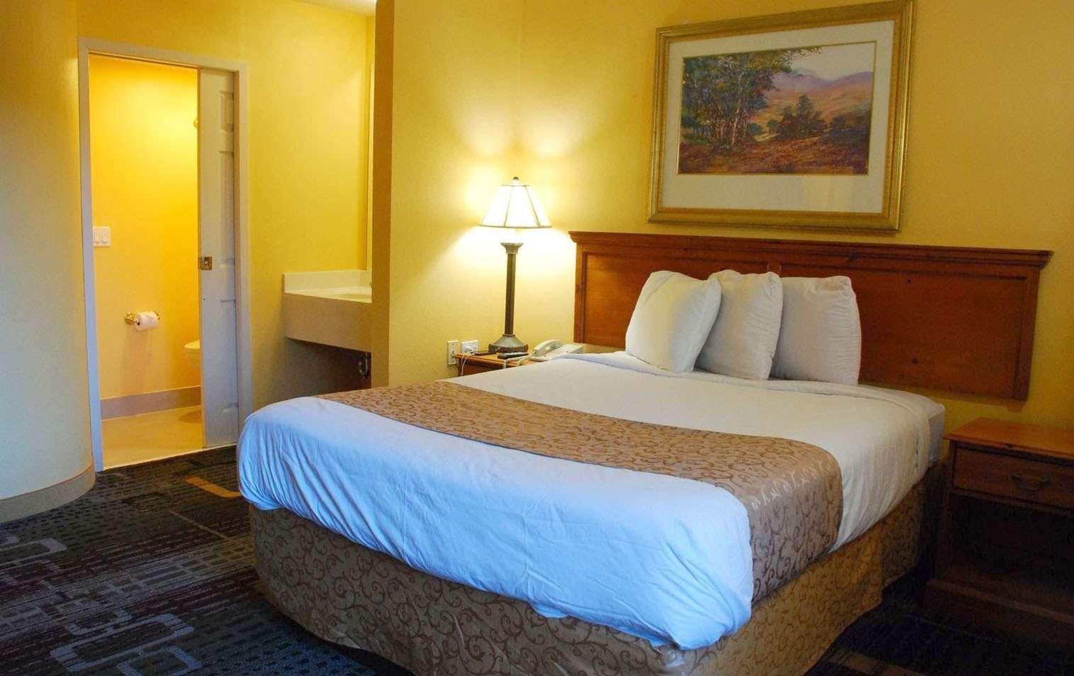 Americas Best Value Inn Addison Dallas — photo 5