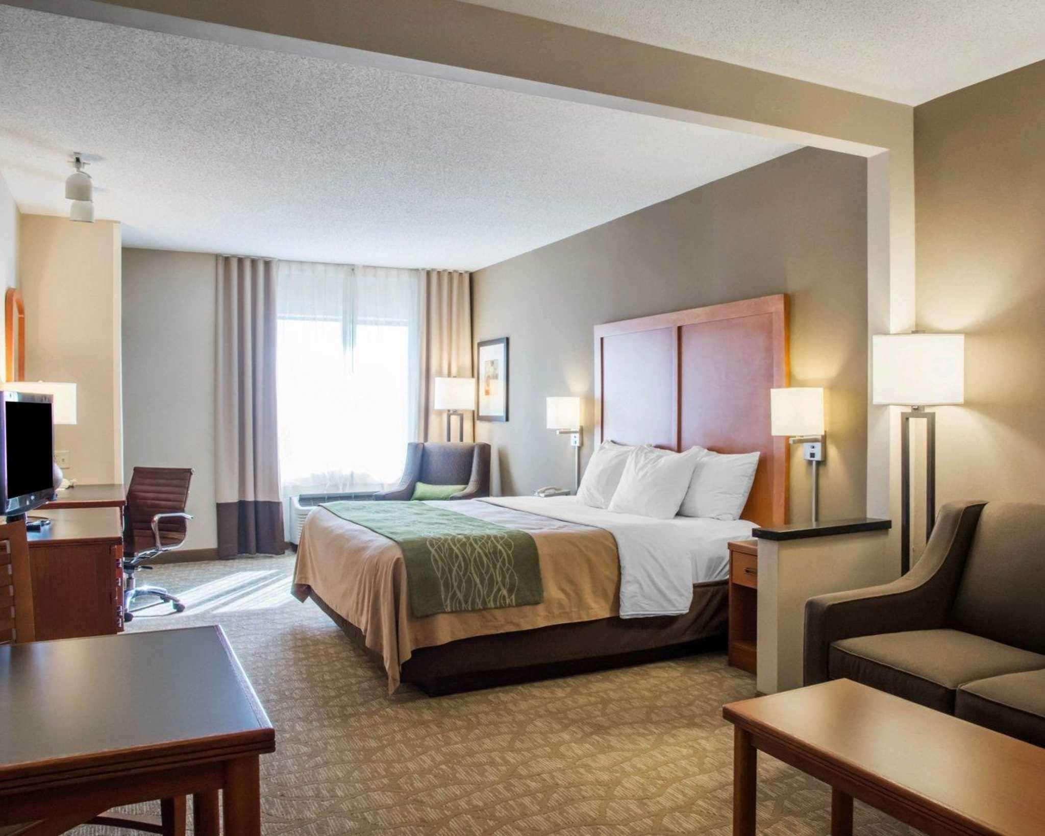Comfort Inn & Suites — photo 5