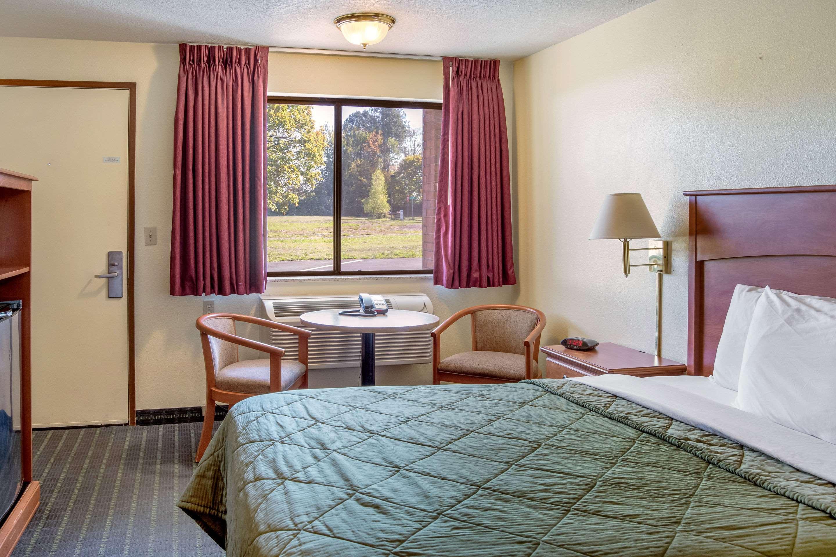Rodeway Inn — photo 4
