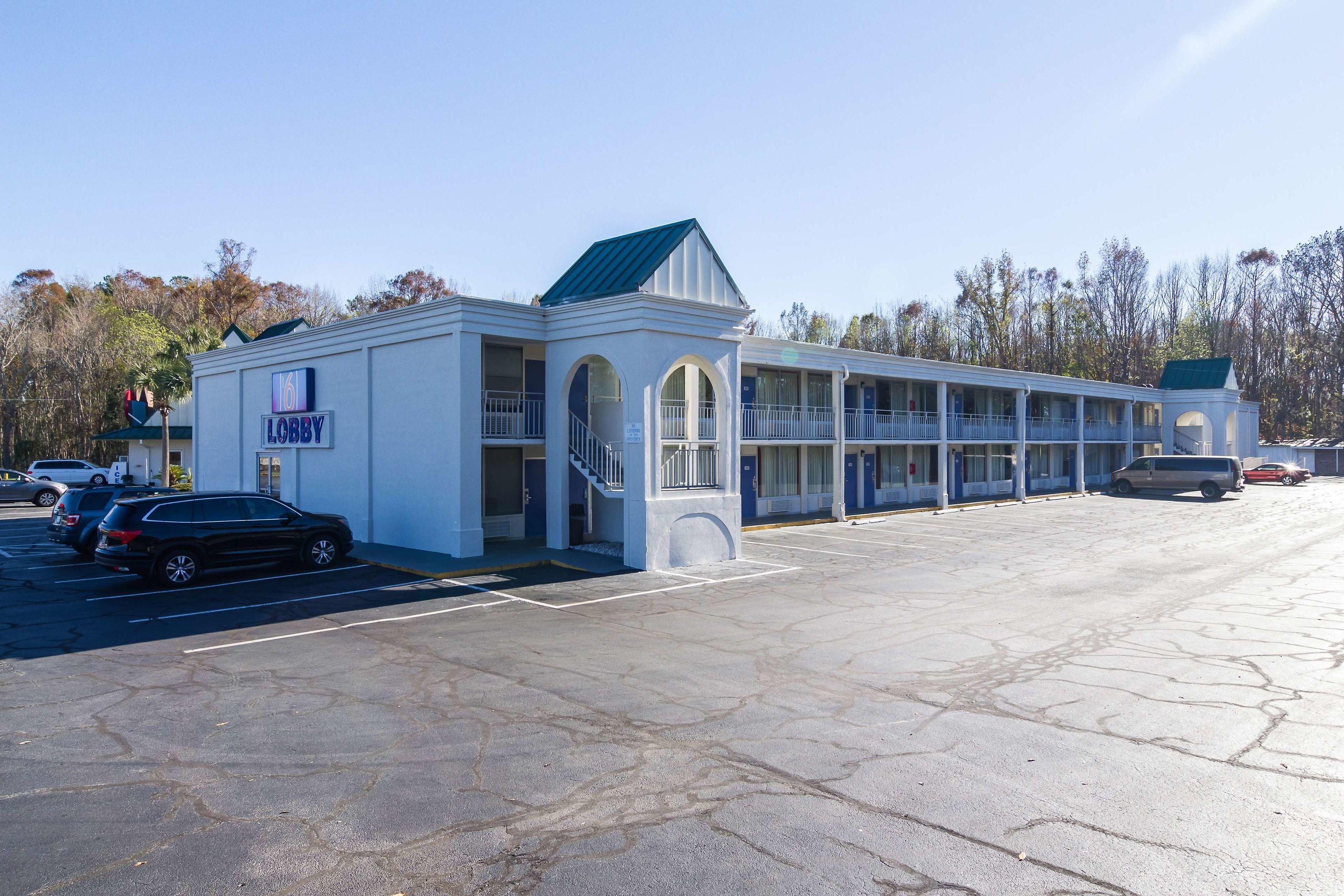 Motel 6 — photo 4