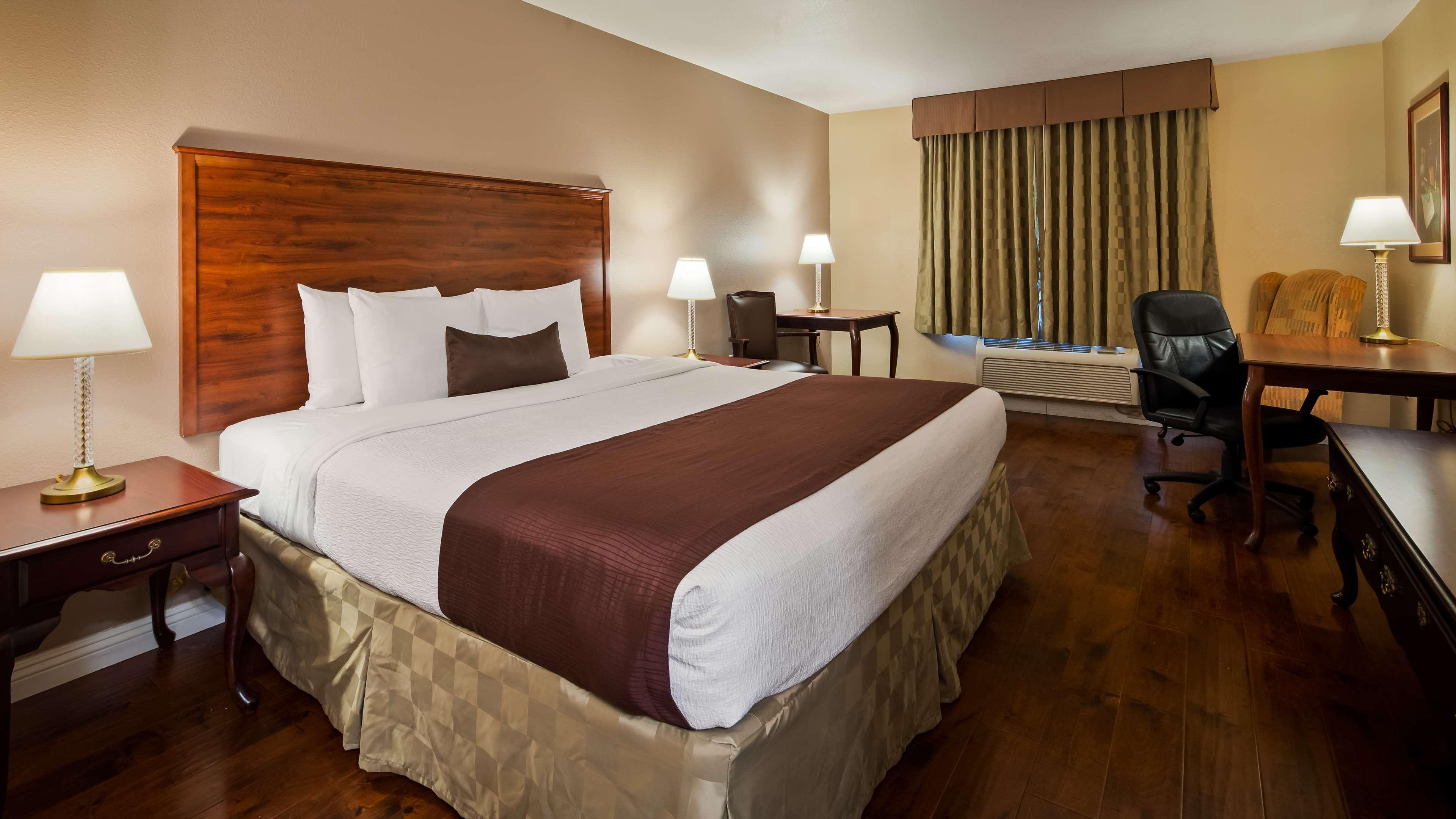 Best Western Plus John Jay Inn & Suites — photo 3