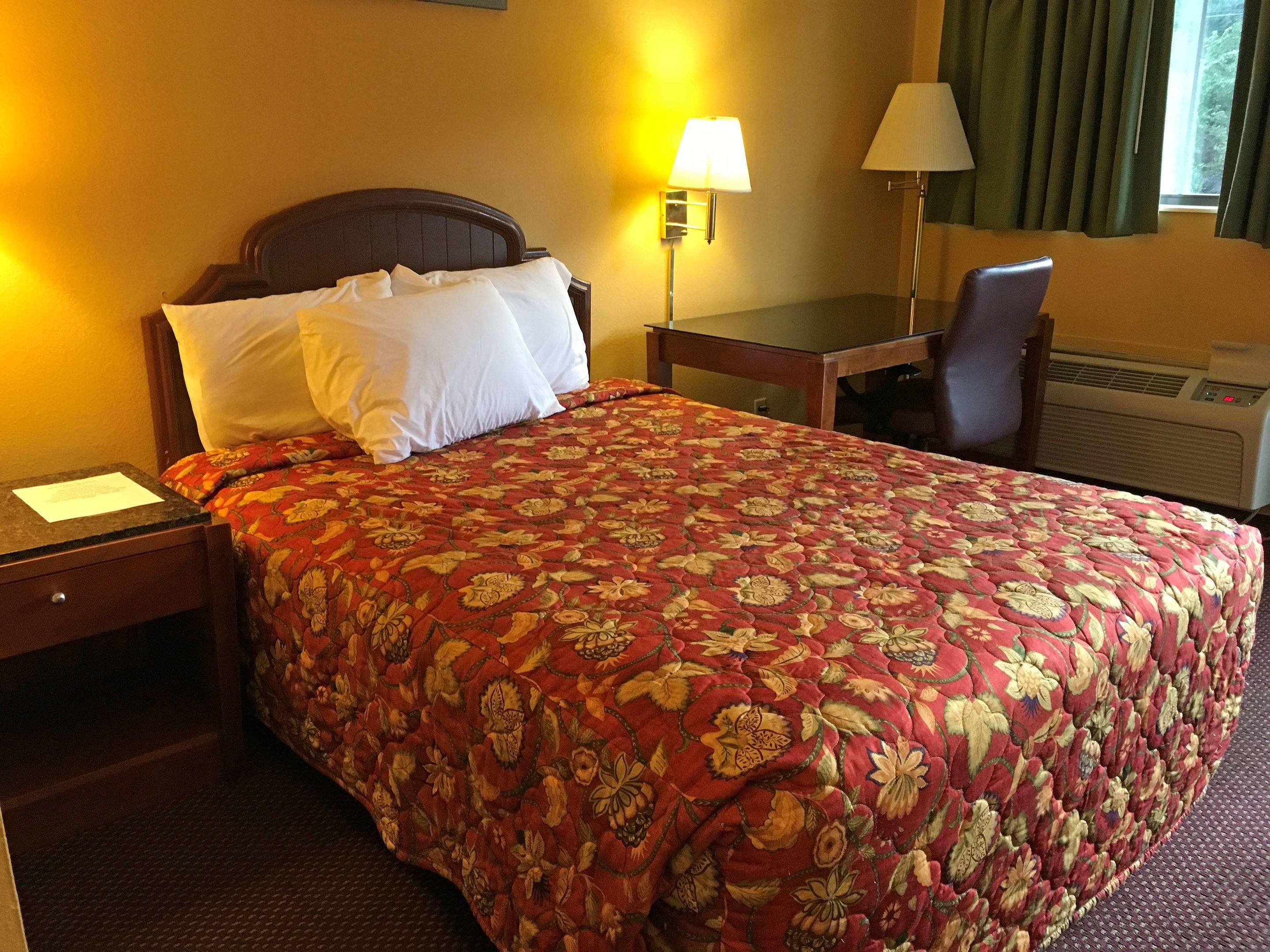 Americas Best Inn & Suites — photo 4
