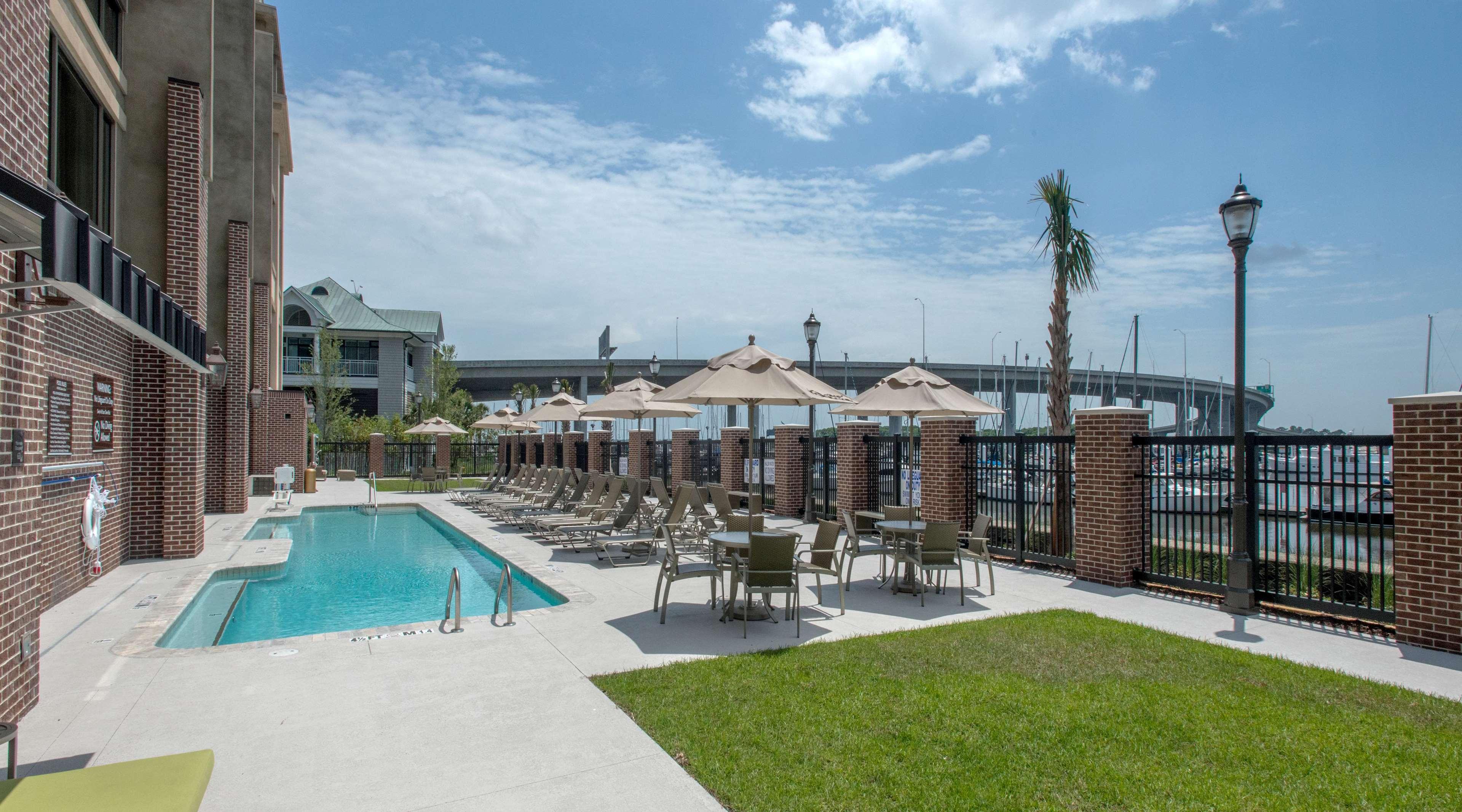Hilton Garden Inn Charleston Waterfront/Downtown — photo 5
