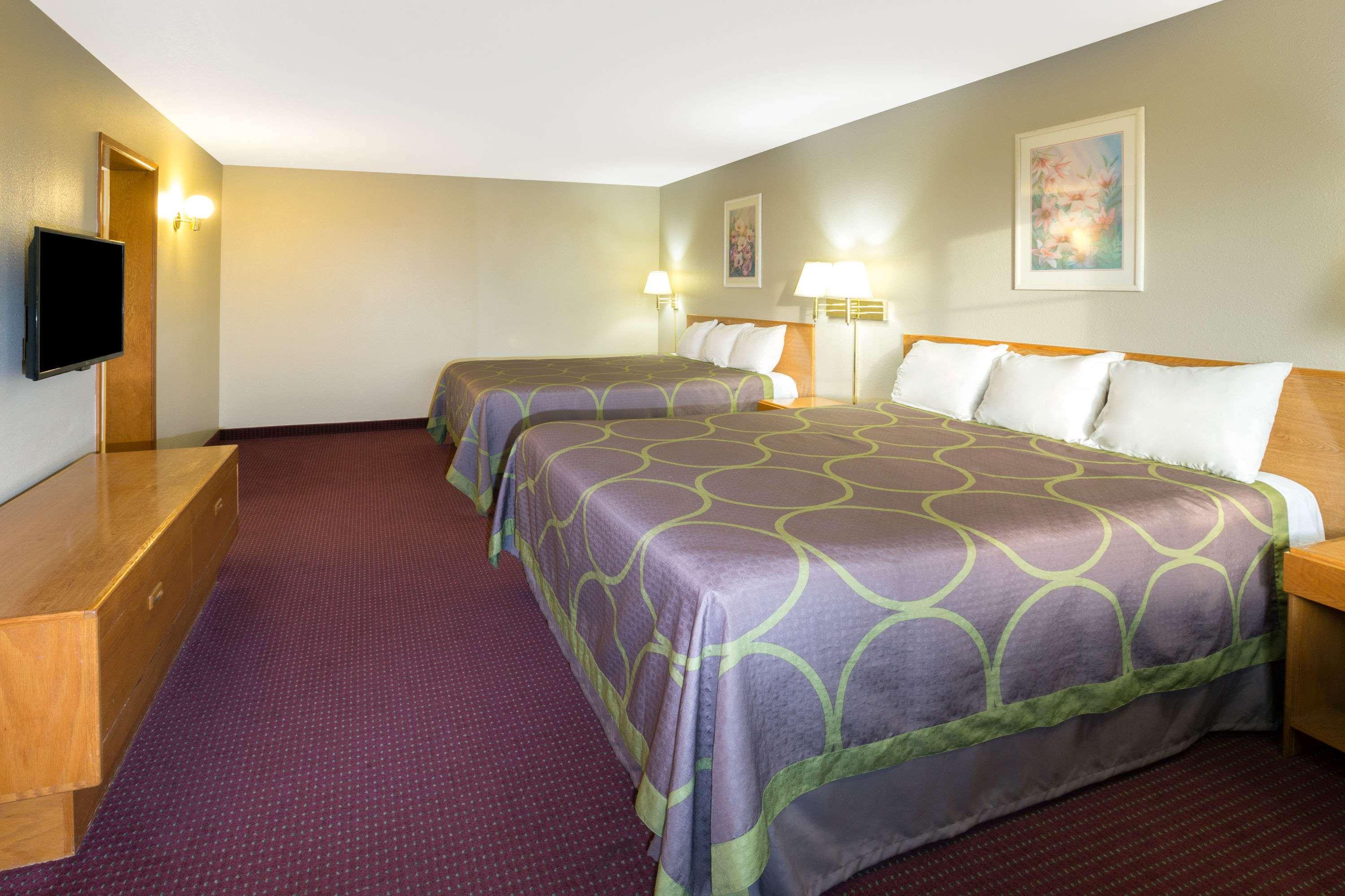 Super 8 by Wyndham Crescent City — photo 4