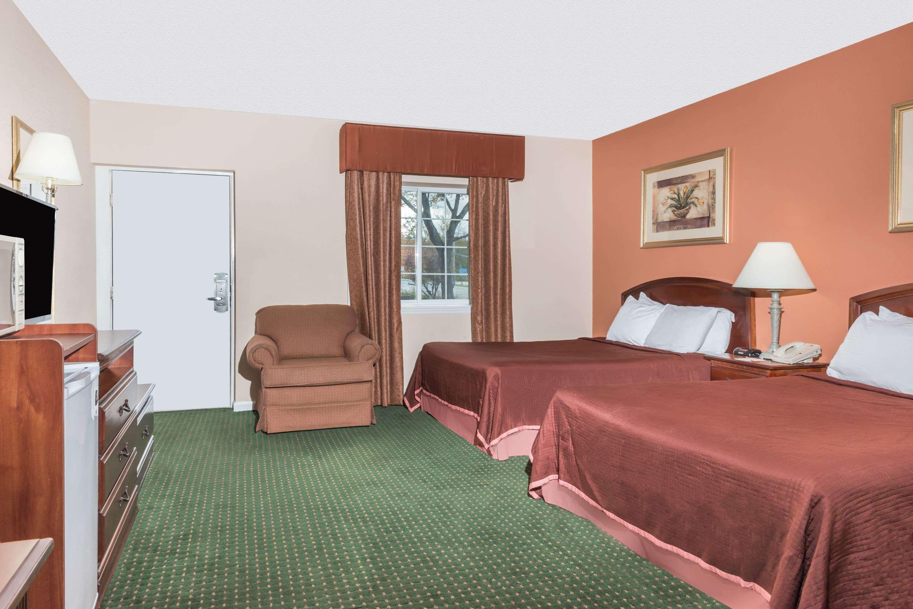Howard Johnson by Wyndham Lenox — photo 4